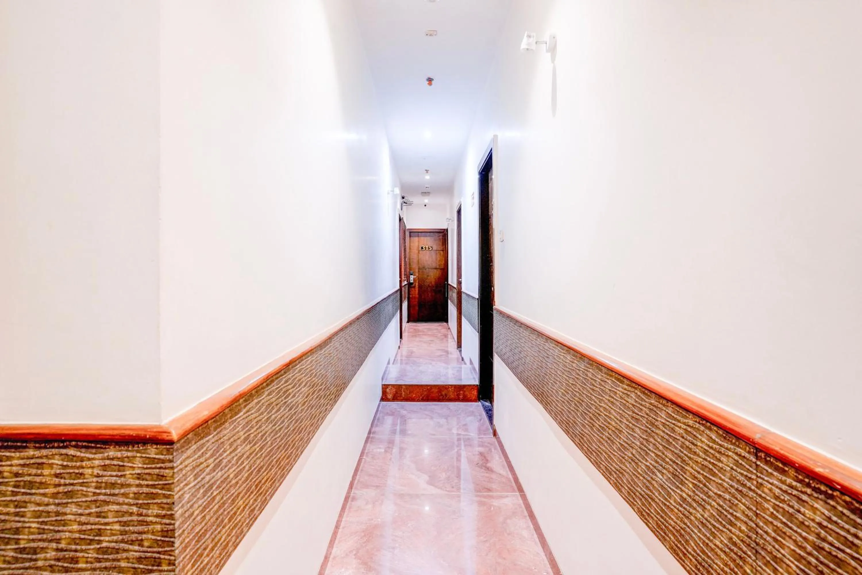 Lobby or reception in Super Townhouse Oak Times Square Le Western