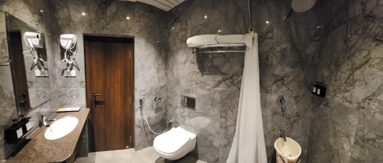 Bathroom in Hotel Gorbandh