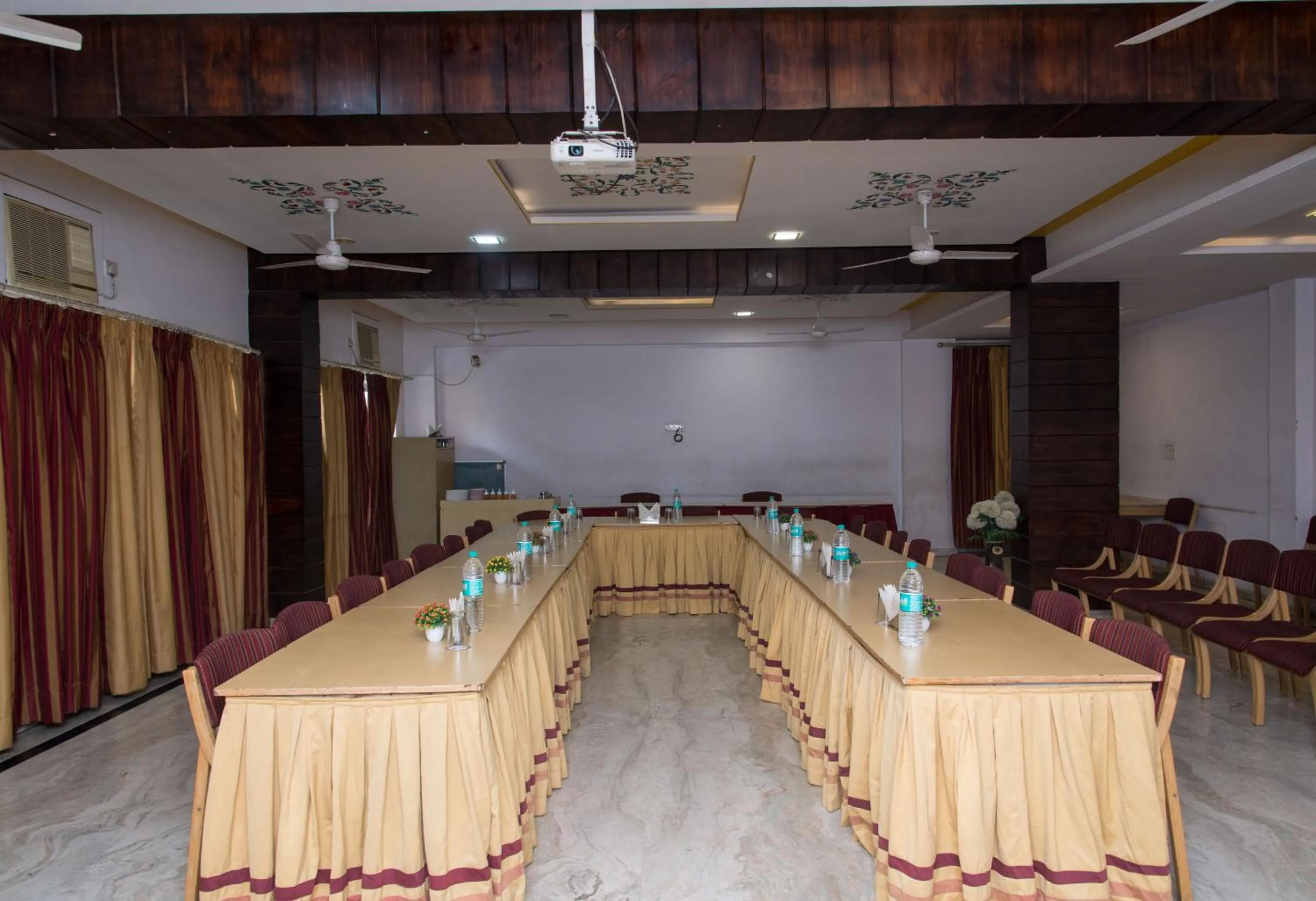 Meeting/conference room in Hotel Gorbandh