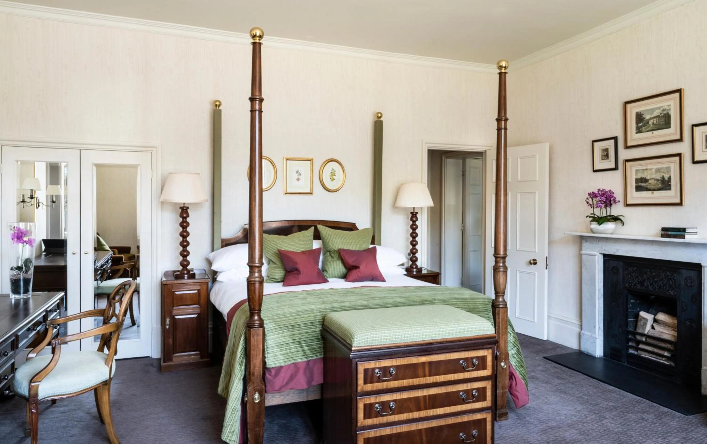 Bed in Audleys Wood Hotel, Basingstoke