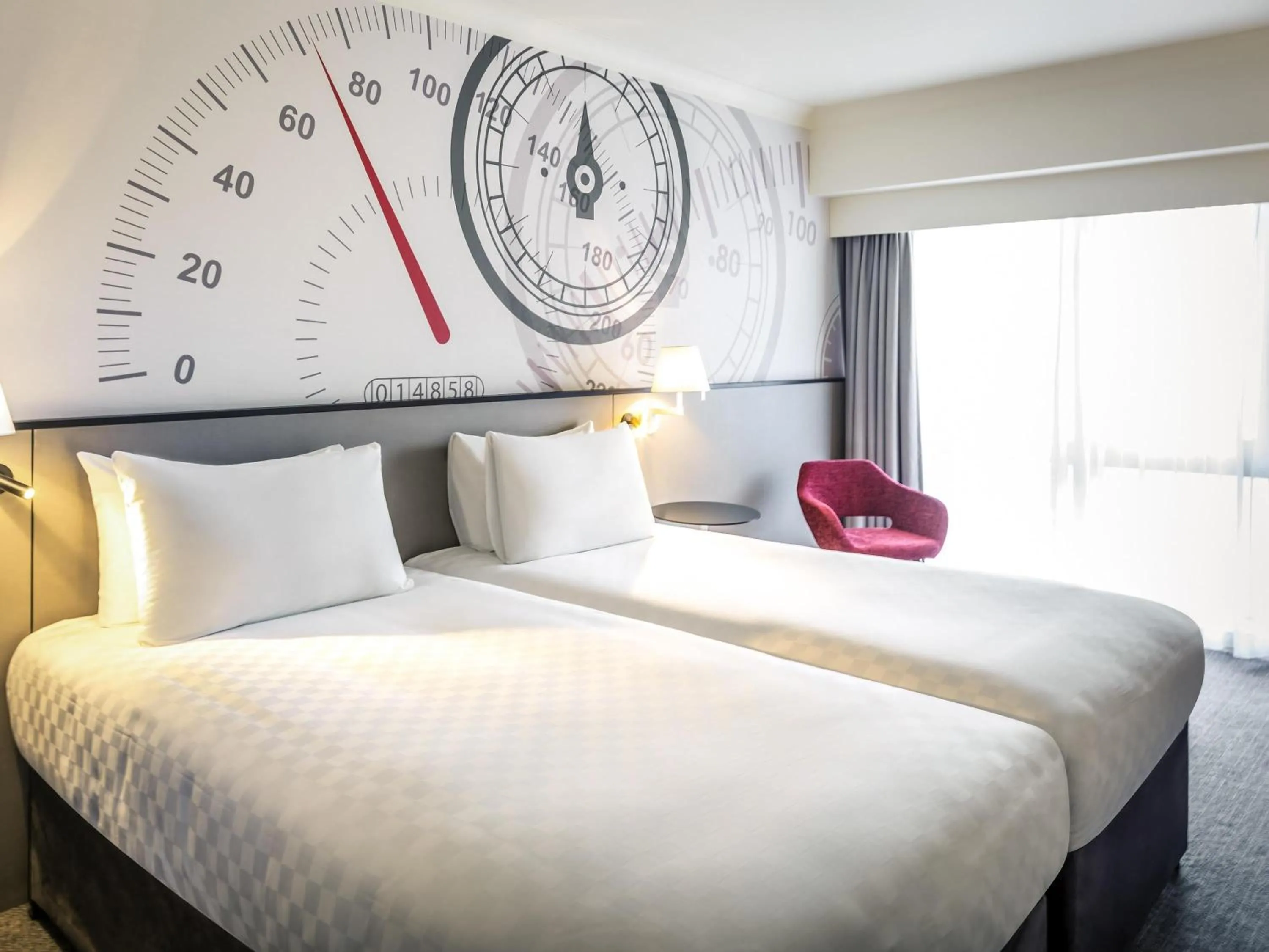 Bedroom, Bed in Mercure Dartford Brands Hatch Hotel & Spa