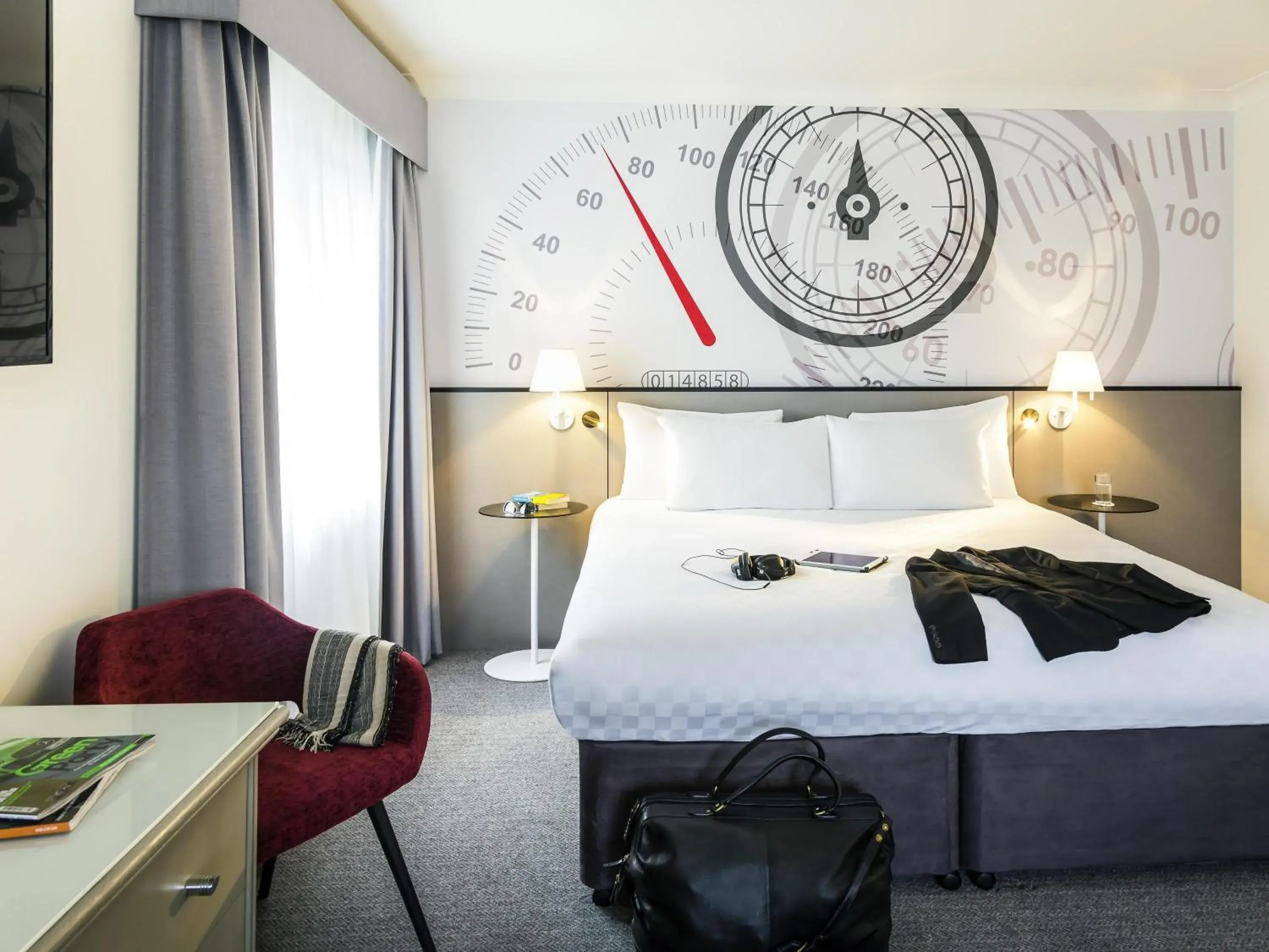 Property building, Bed in Mercure Dartford Brands Hatch Hotel & Spa Property building, Bed in Mercure Dartford Brands Hatch Hotel & Spa