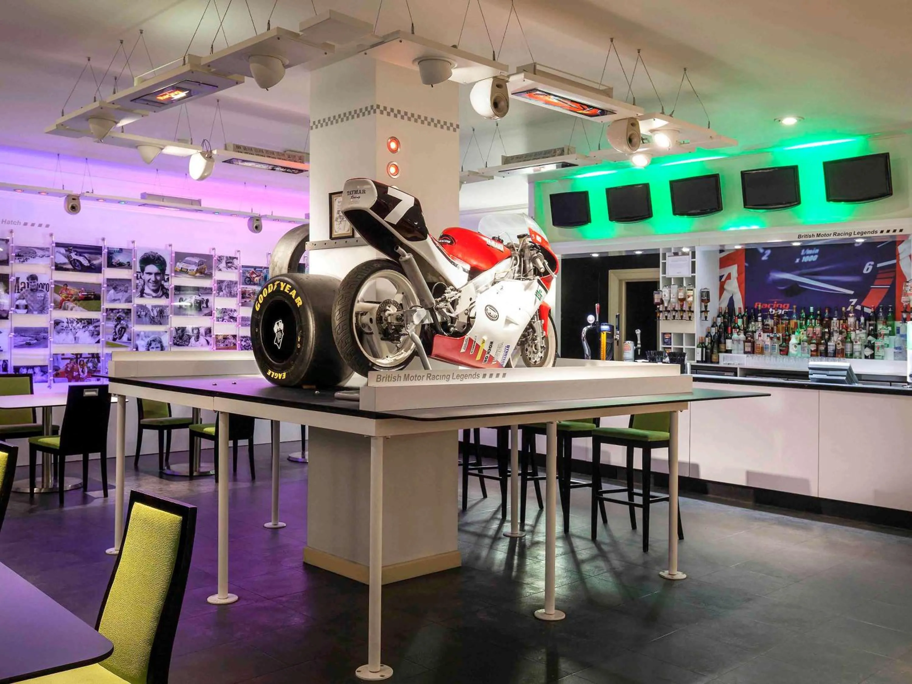 Lounge or bar in Mercure Dartford Brands Hatch Hotel & Spa