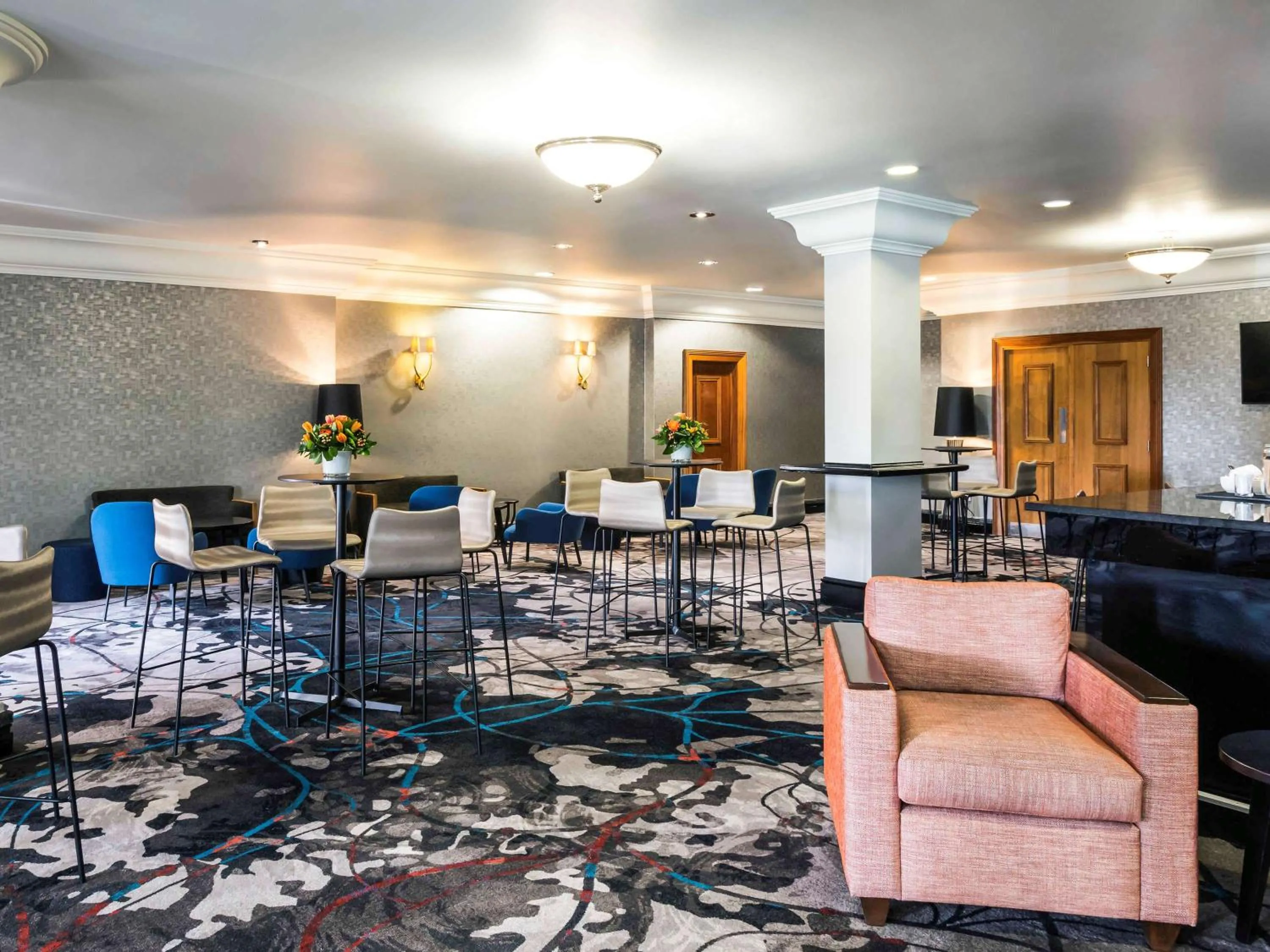 Lounge or bar in Mercure Dartford Brands Hatch Hotel & Spa