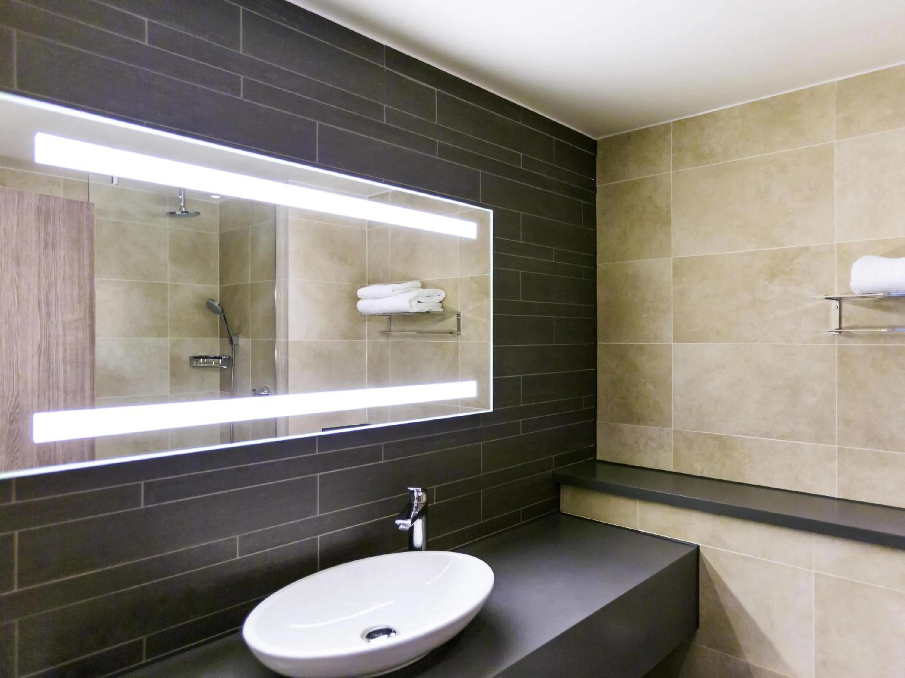 Bedroom in Mercure Dartford Brands Hatch Hotel & Spa