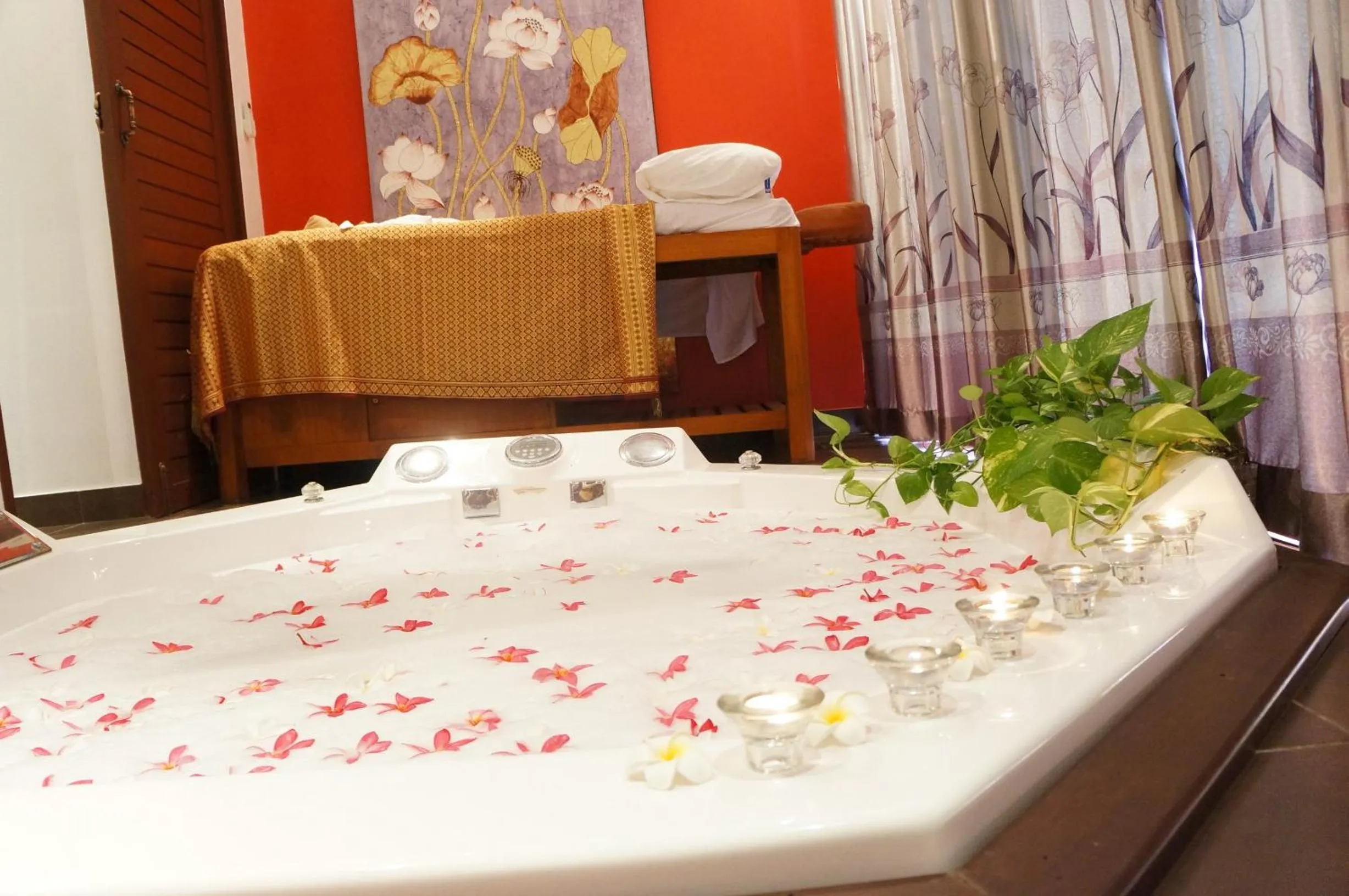 Massage in Oasis Garden &amp; Pool Villa at VIP Resort