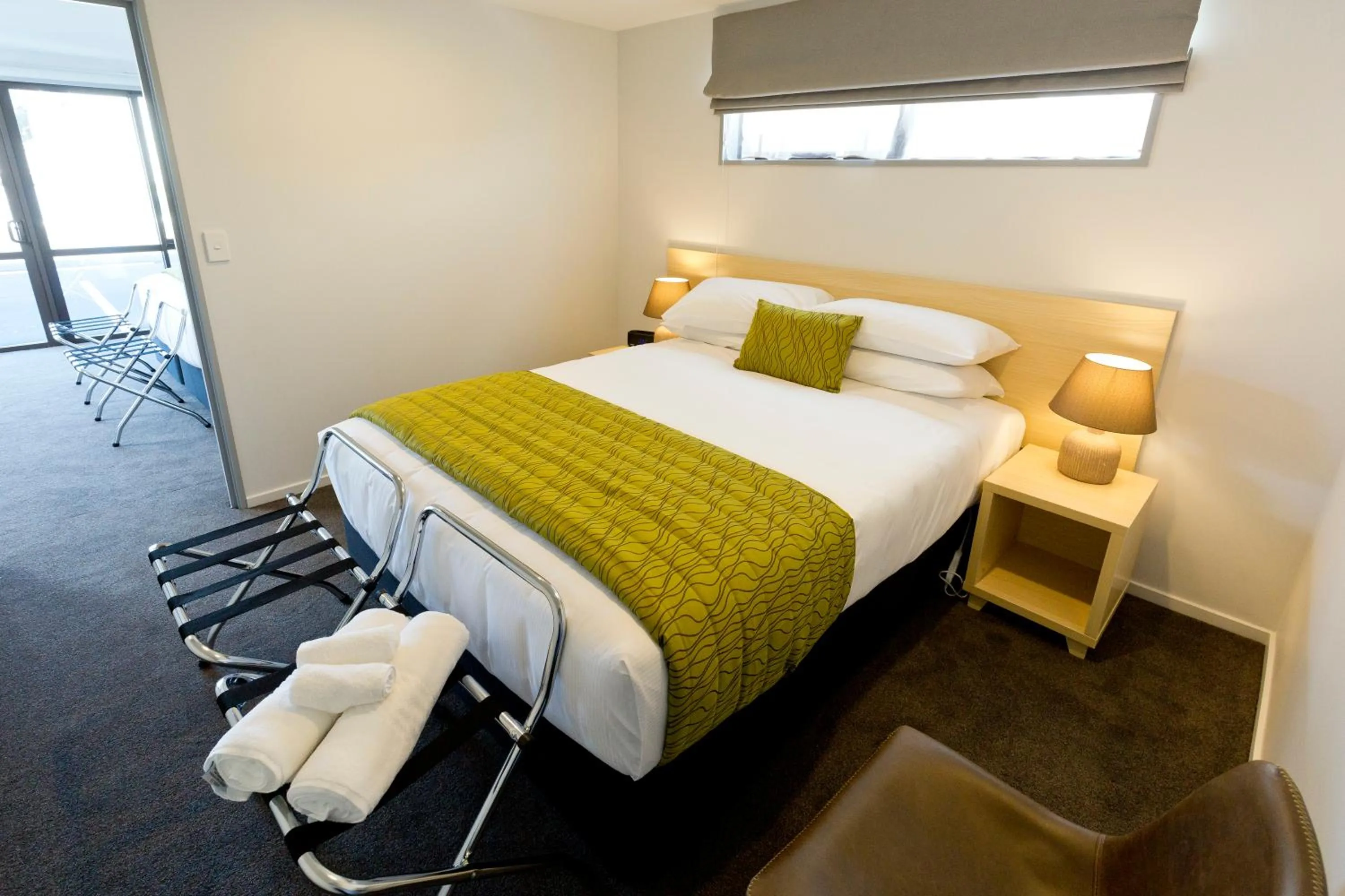 Bedroom, Bed in 2 on Whiteleigh and 239 on Lincoln Motel