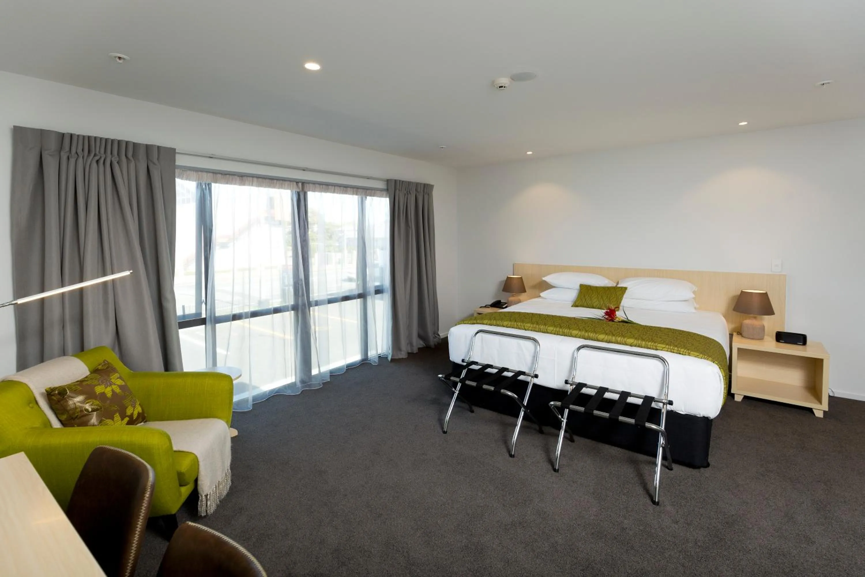 Bedroom, Bed in 2 on Whiteleigh and 239 on Lincoln Motel