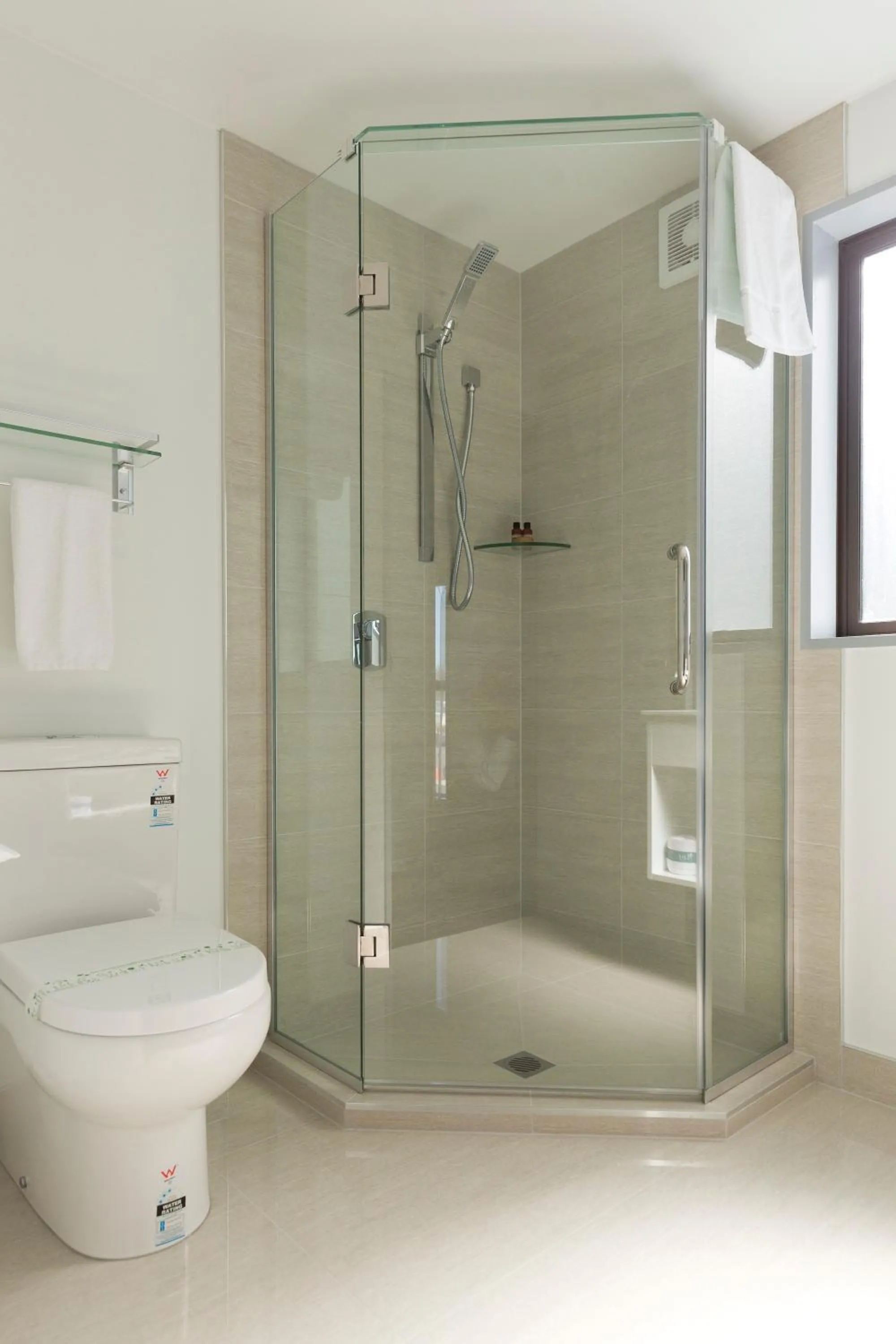 Bathroom in 2 on Whiteleigh and 239 on Lincoln Motel