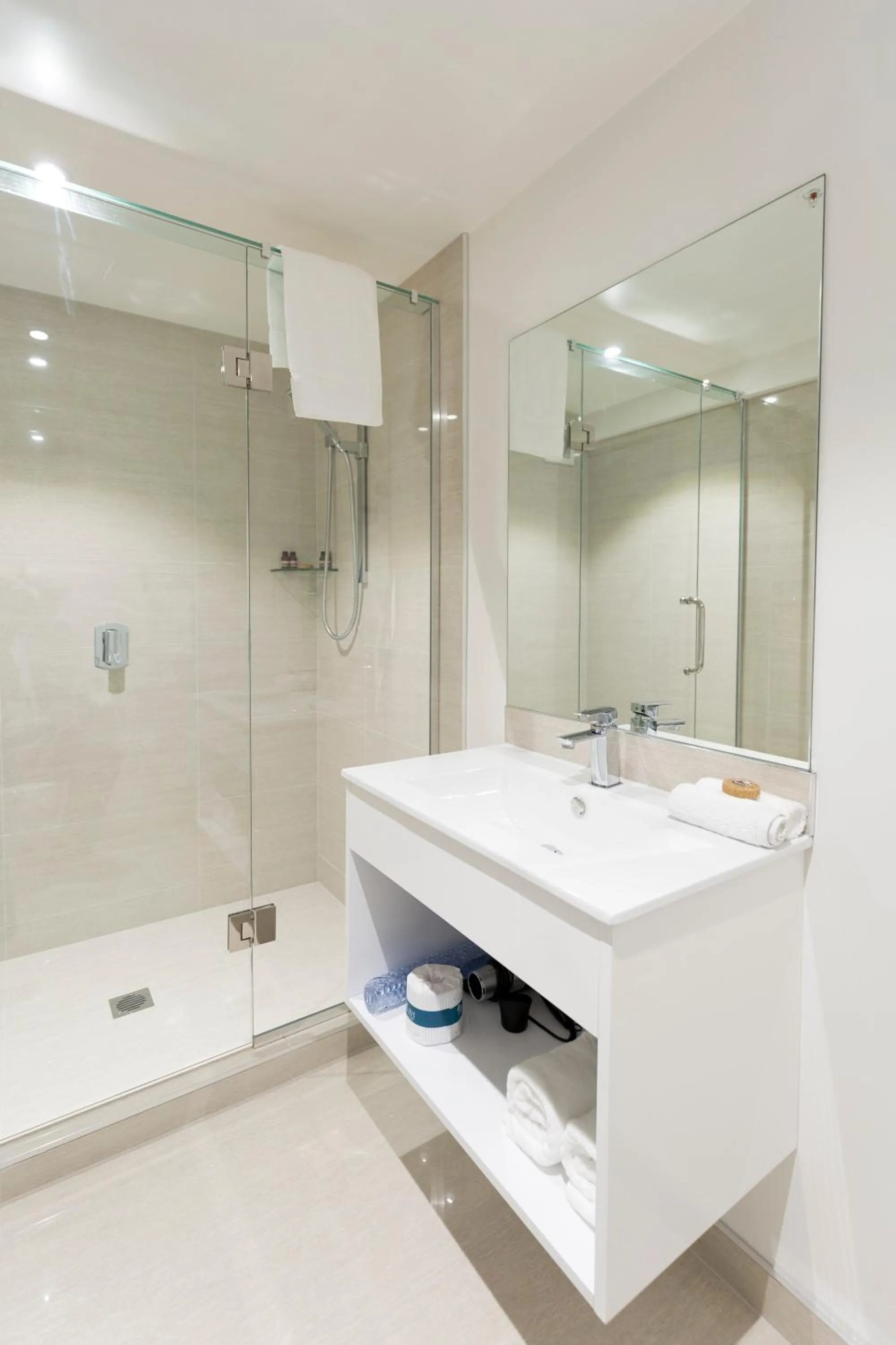 Bathroom in 2 on Whiteleigh and 239 on Lincoln Motel