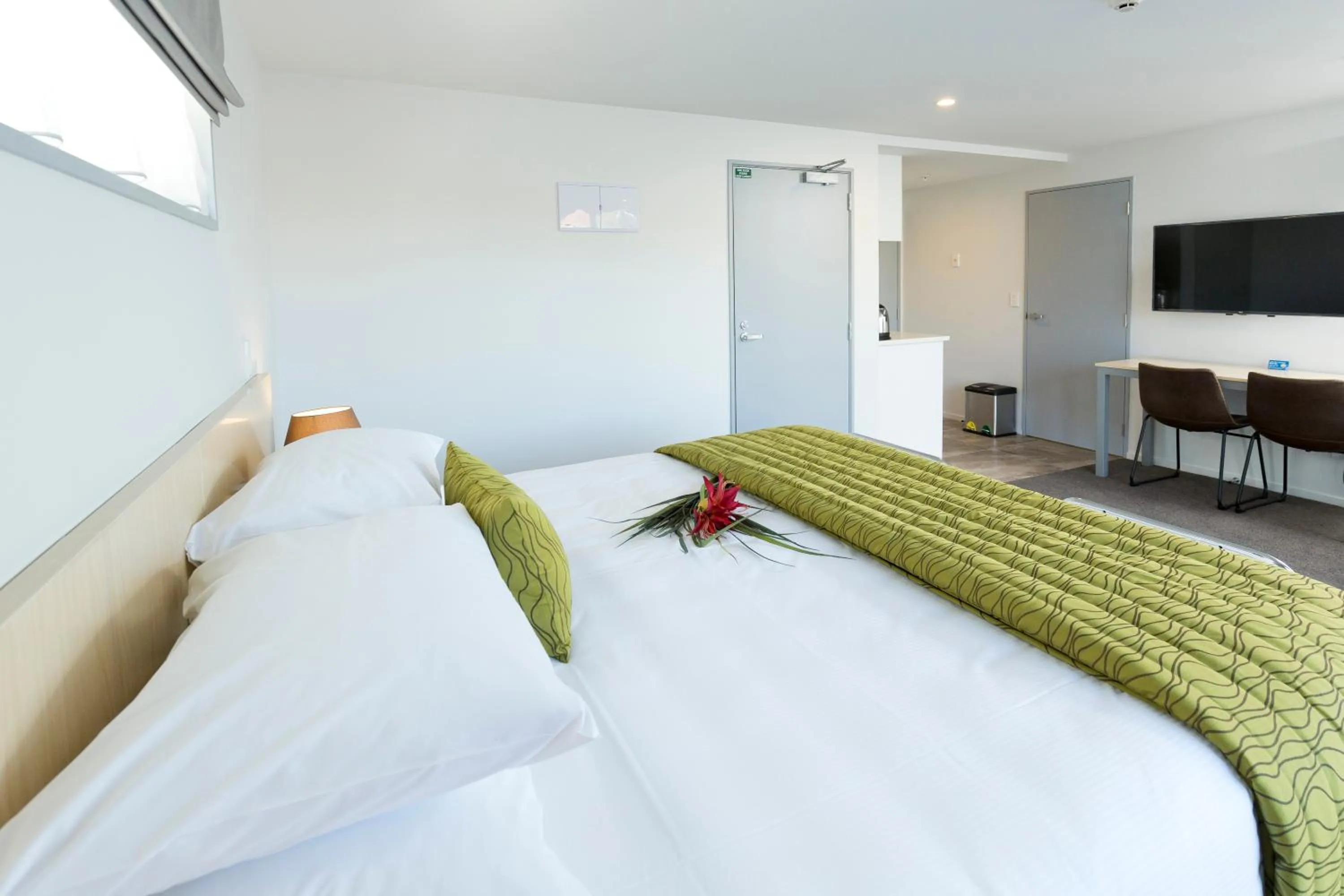 Bed in 2 on Whiteleigh and 239 on Lincoln Motel