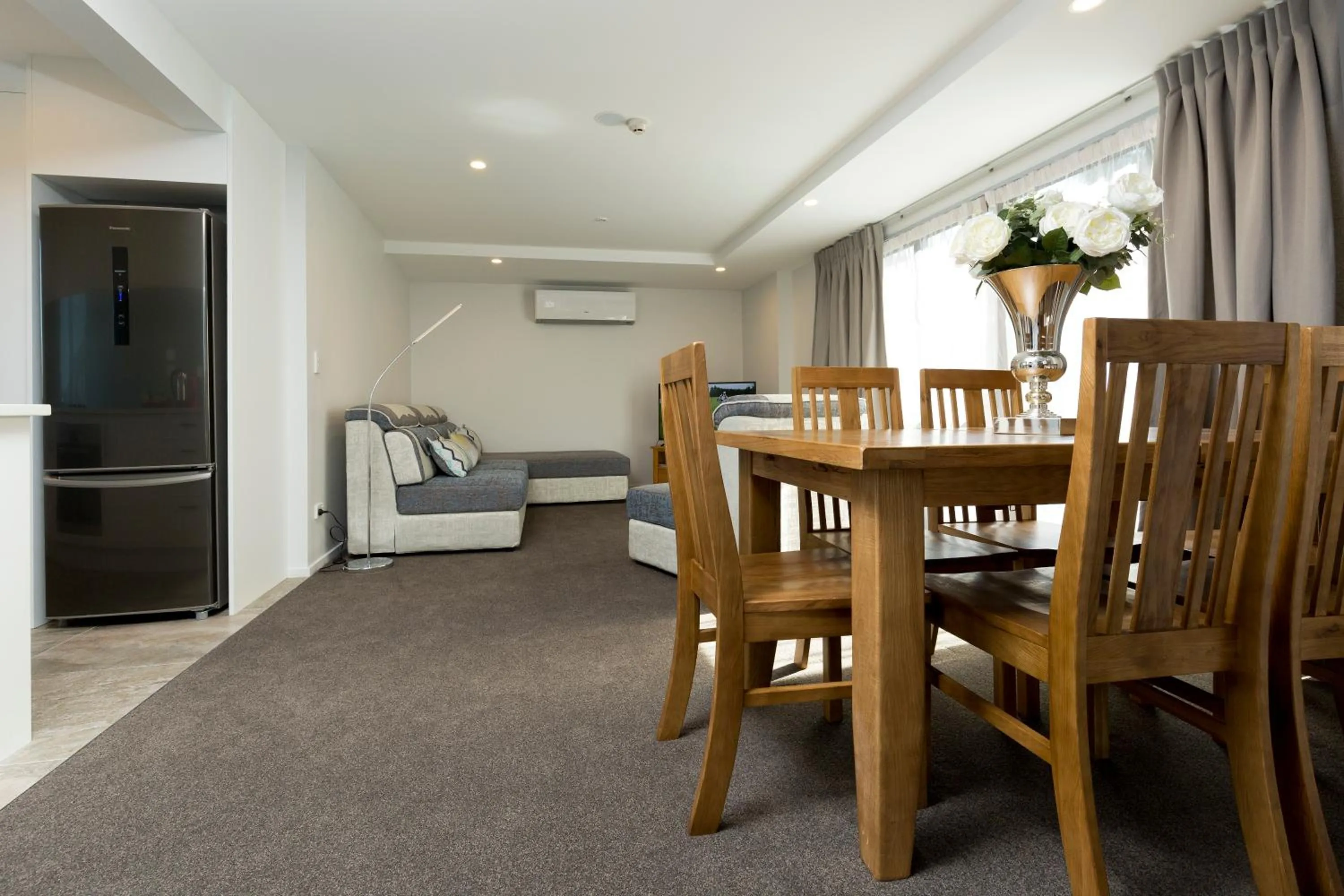 Dining area in 2 on Whiteleigh and 239 on Lincoln Motel