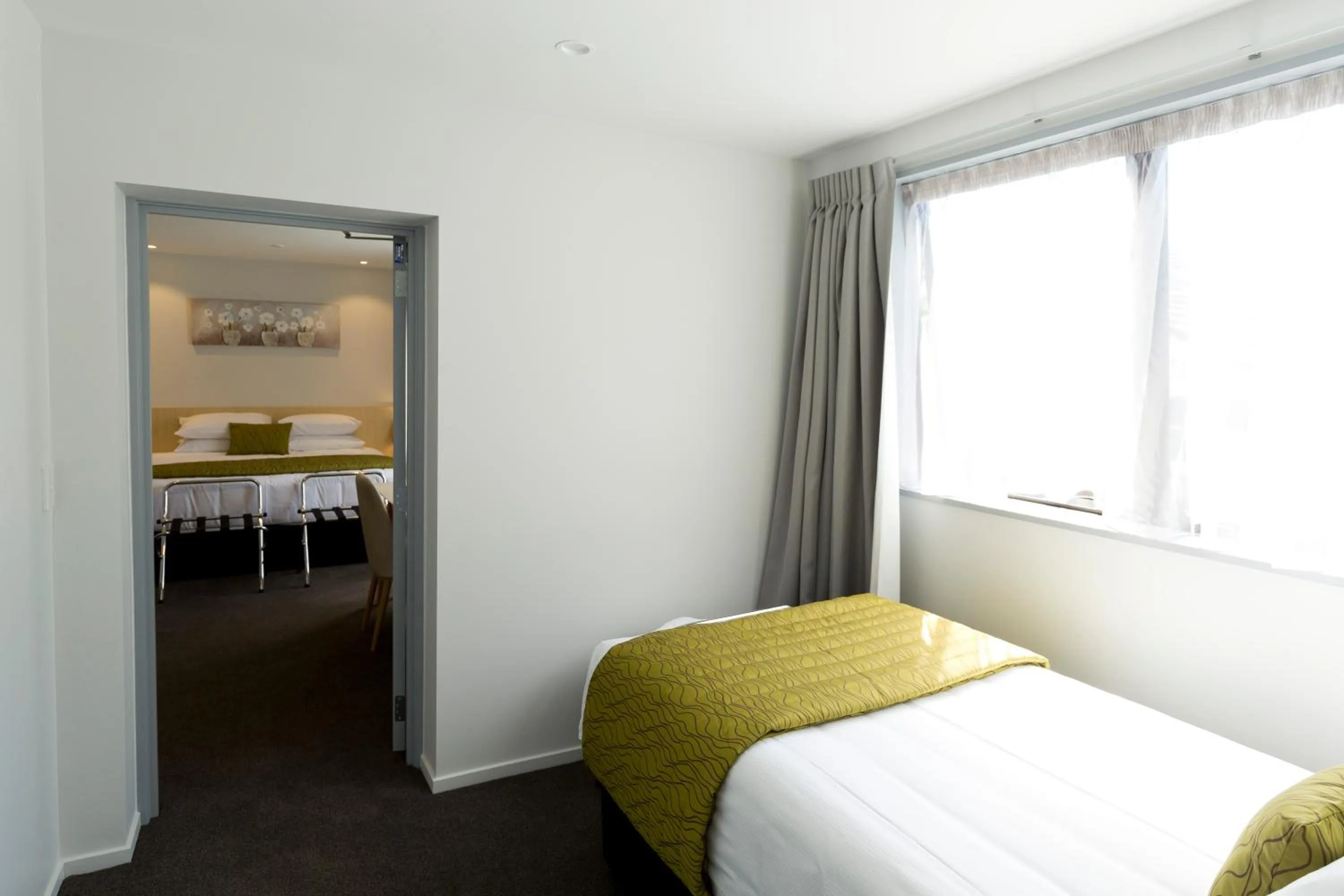 Bedroom, Bed in 2 on Whiteleigh and 239 on Lincoln Motel