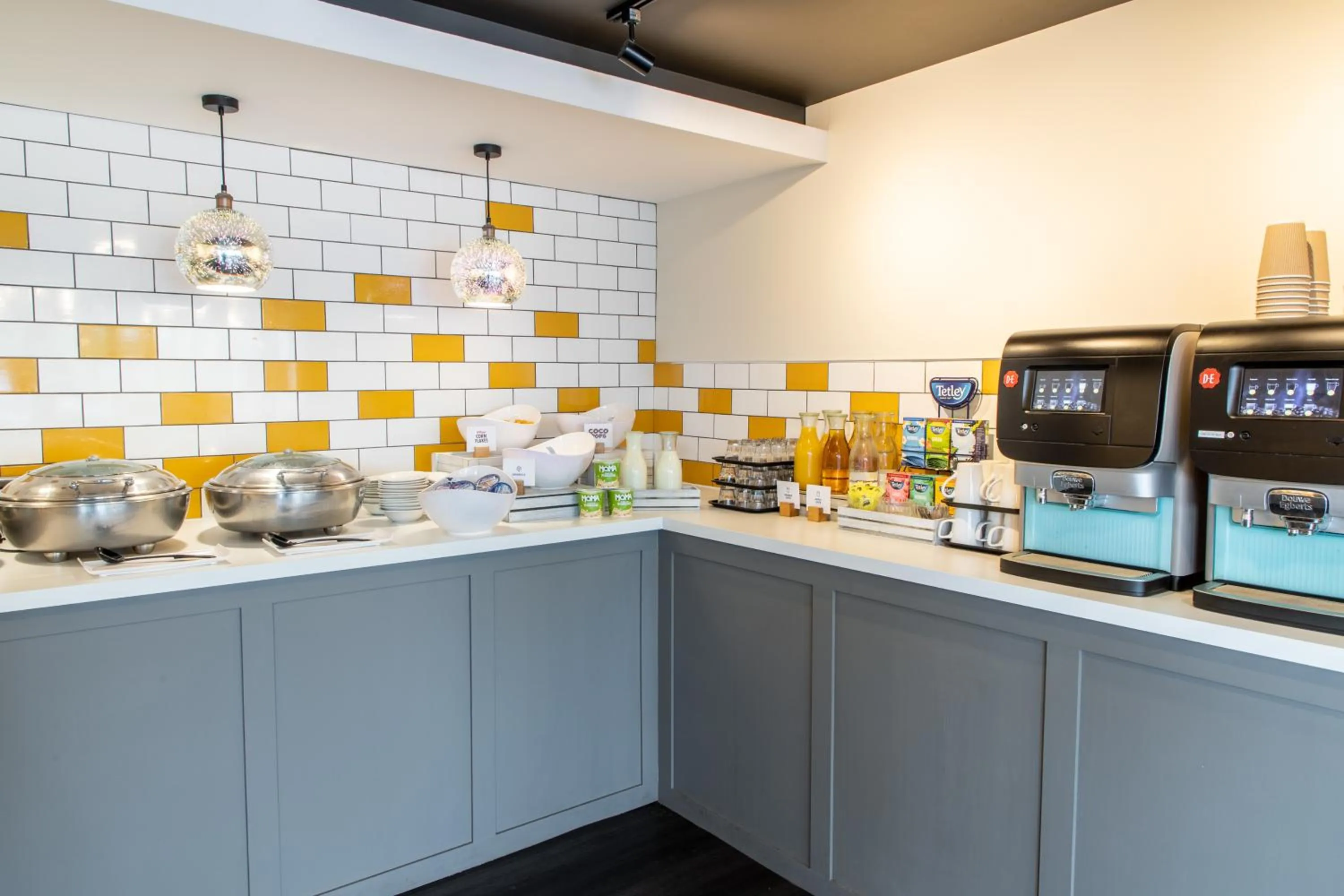 Restaurant/places to eat in Knowsley Inn & Lounge