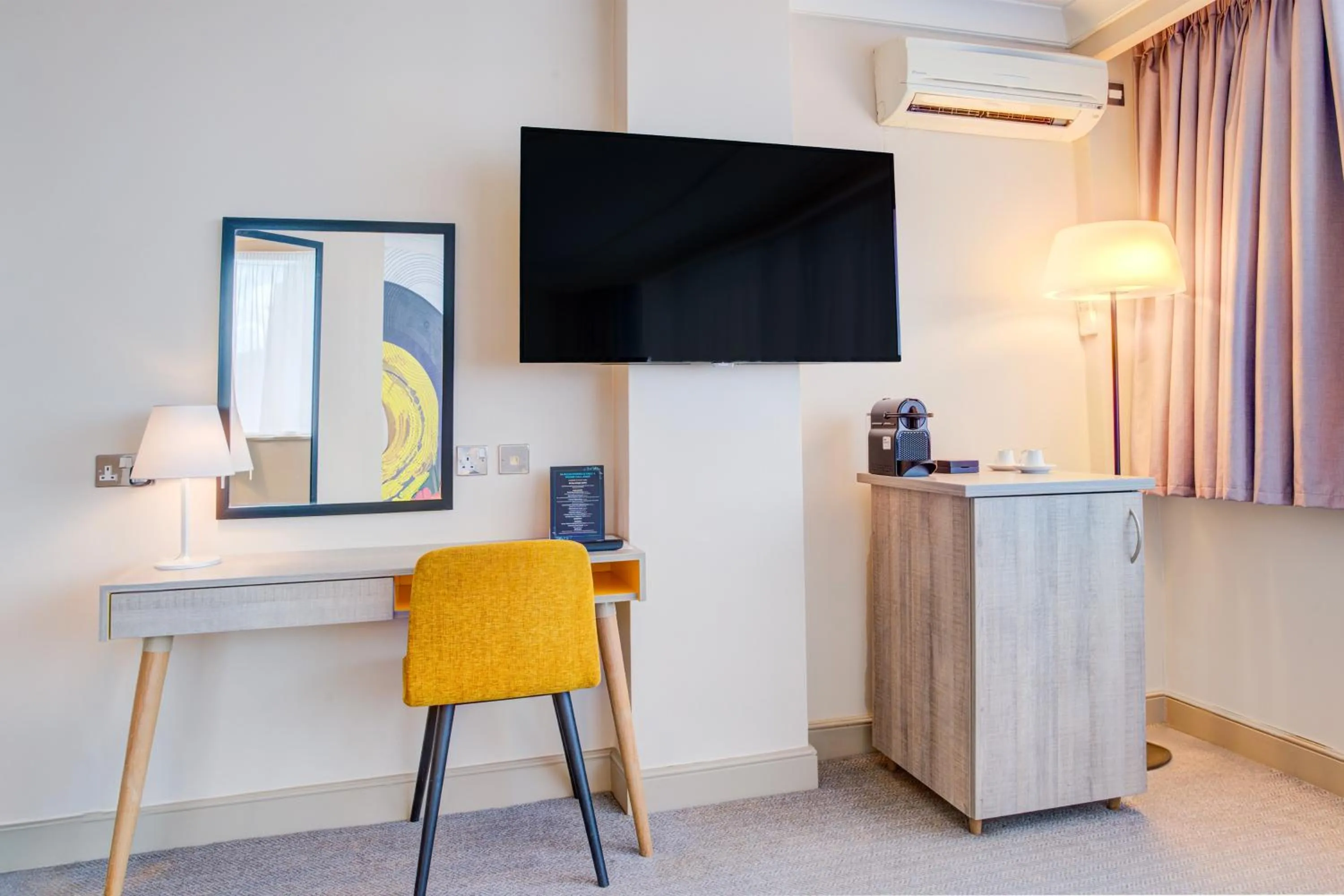 TV and multimedia in Atlantic Tower Hotel Liverpool By Sunday