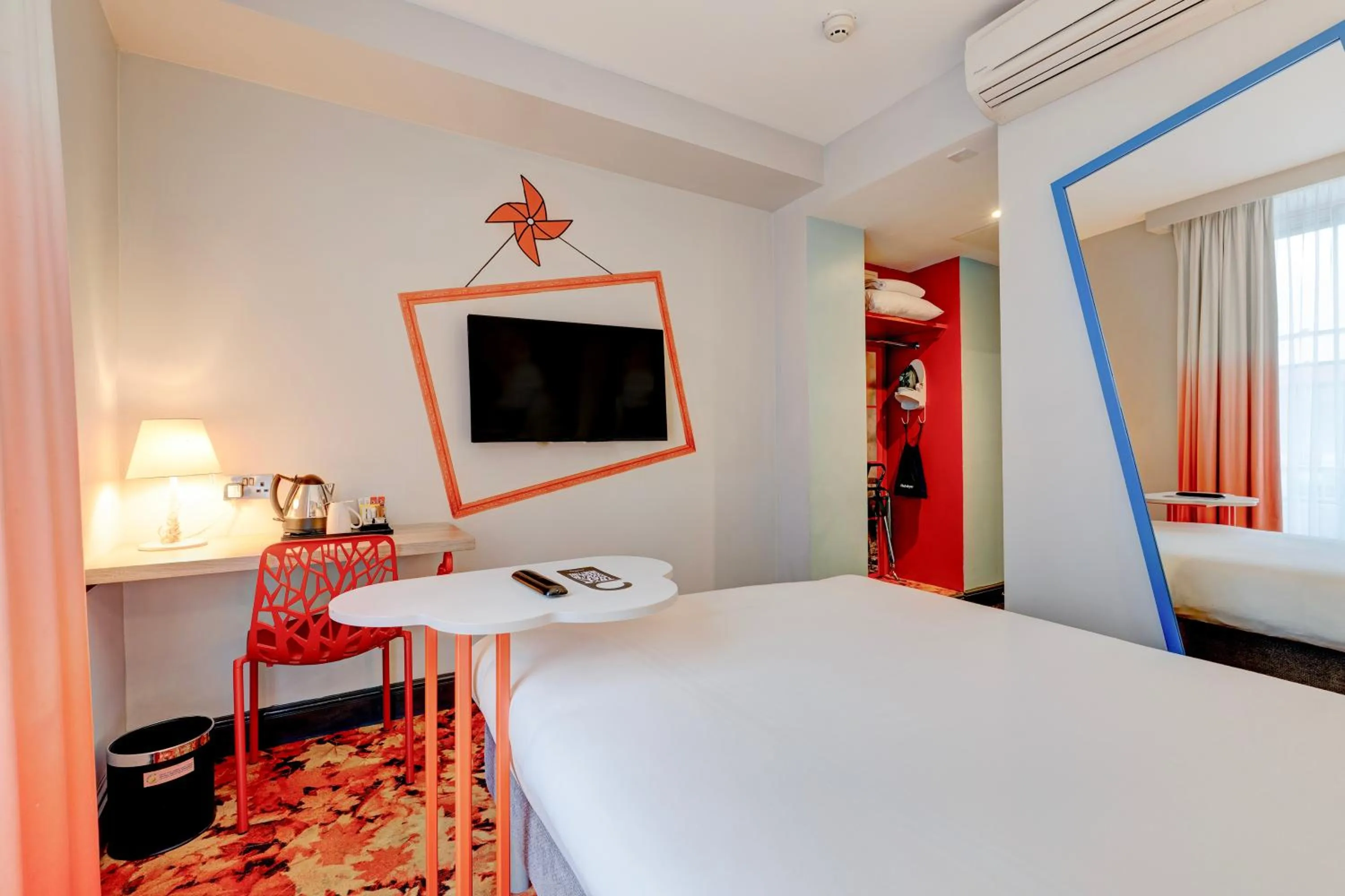 Bedroom, Bed in Manchester Portland By Sunday