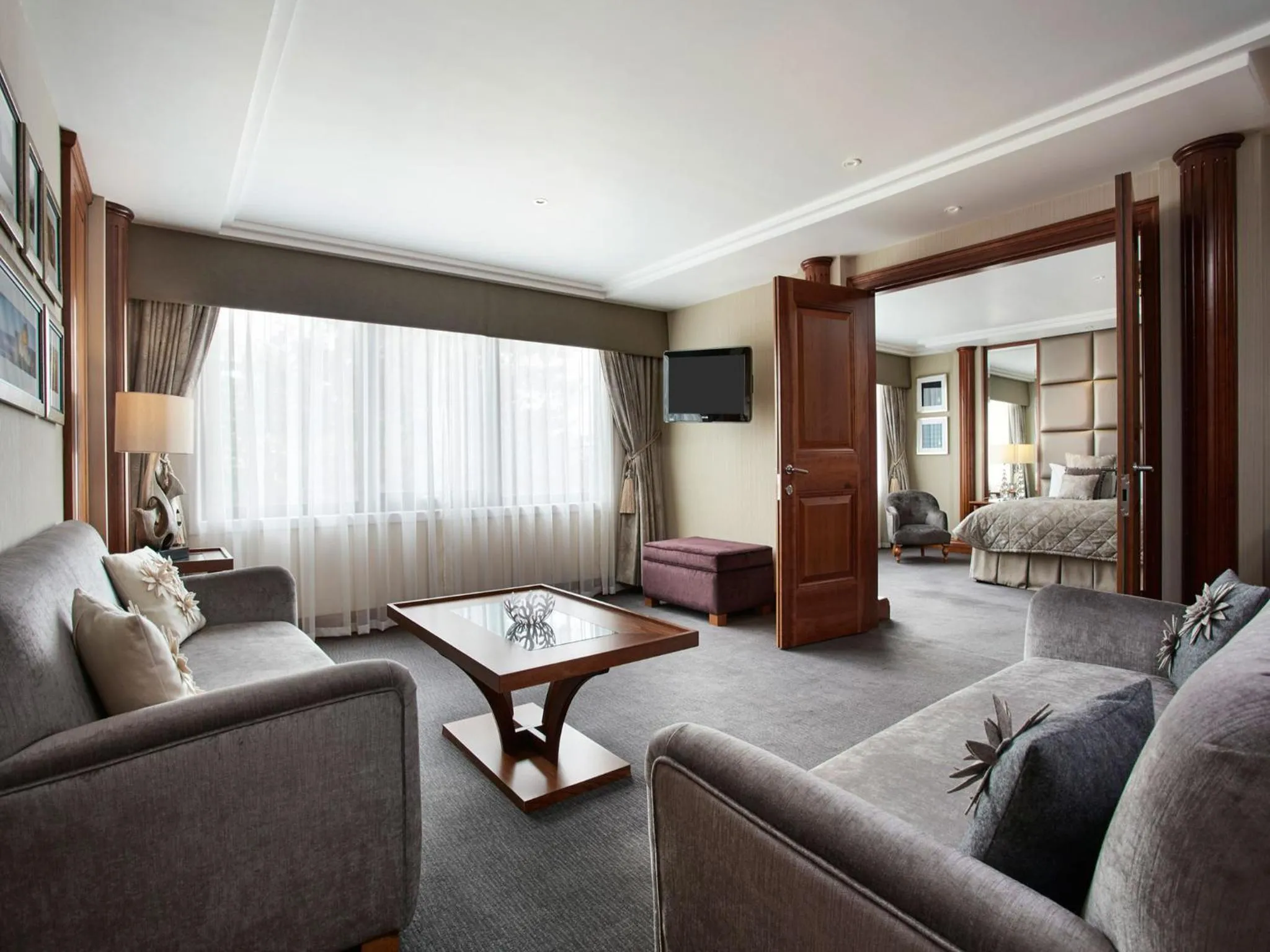 Seating area in Leonardo Hotel and Conference Venue Aberdeen Airport