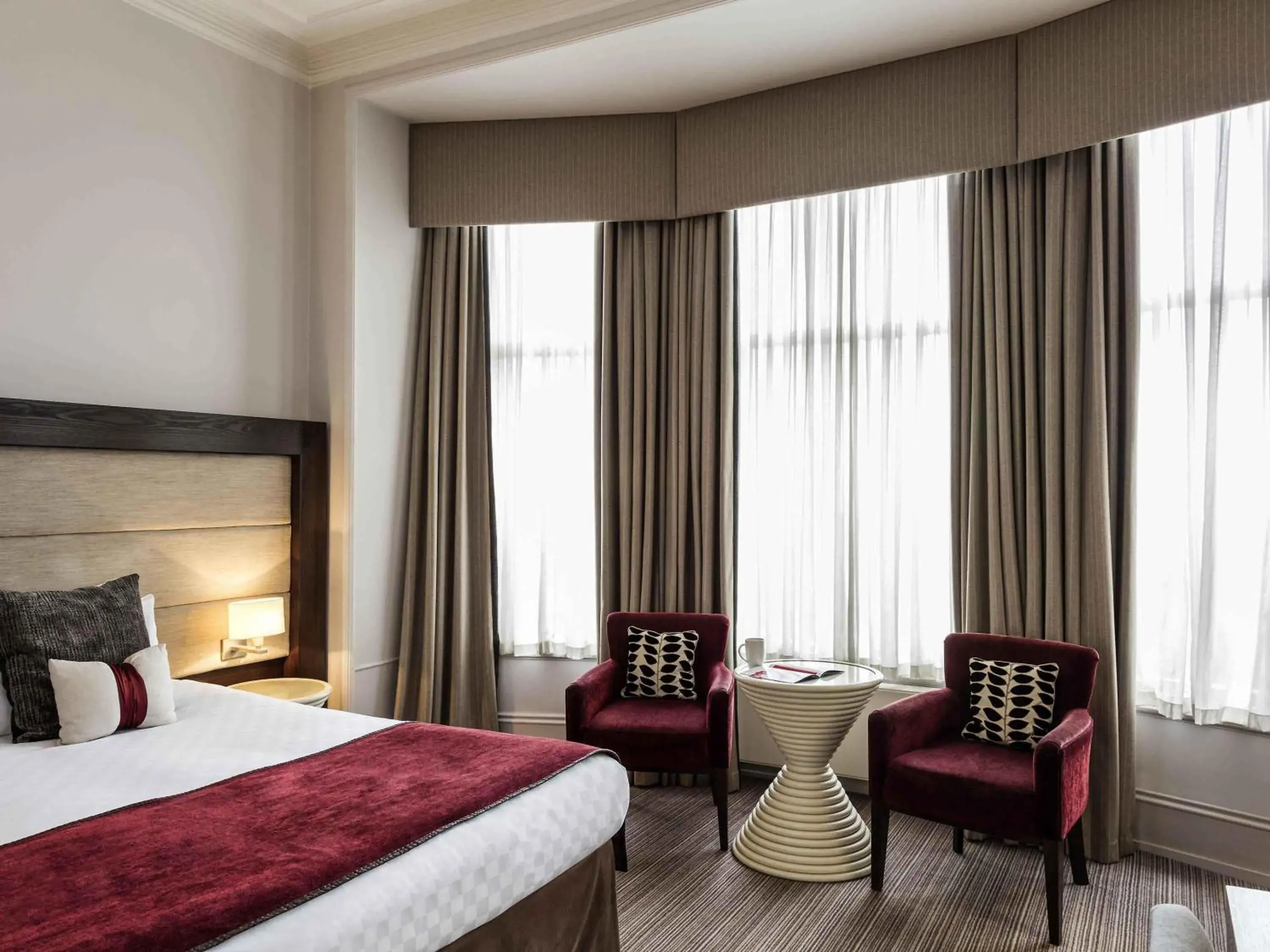 Bedroom, Bed in Mercure Aberdeen Caledonian Hotel Bedroom, Bed in Mercure Aberdeen Caledonian Hotel