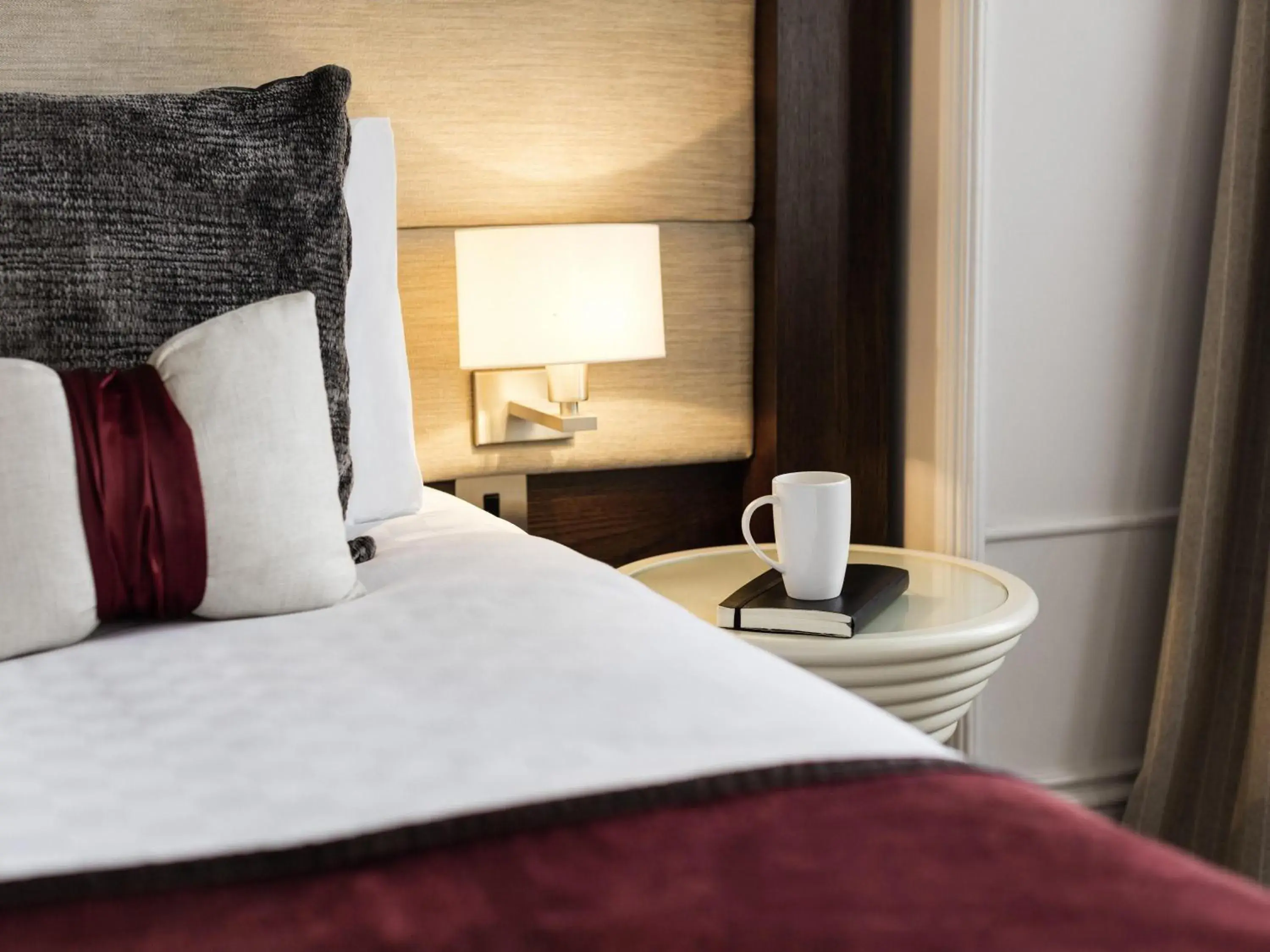 Bedroom, Bed in Mercure Aberdeen Caledonian Hotel Bedroom, Bed in Mercure Aberdeen Caledonian Hotel