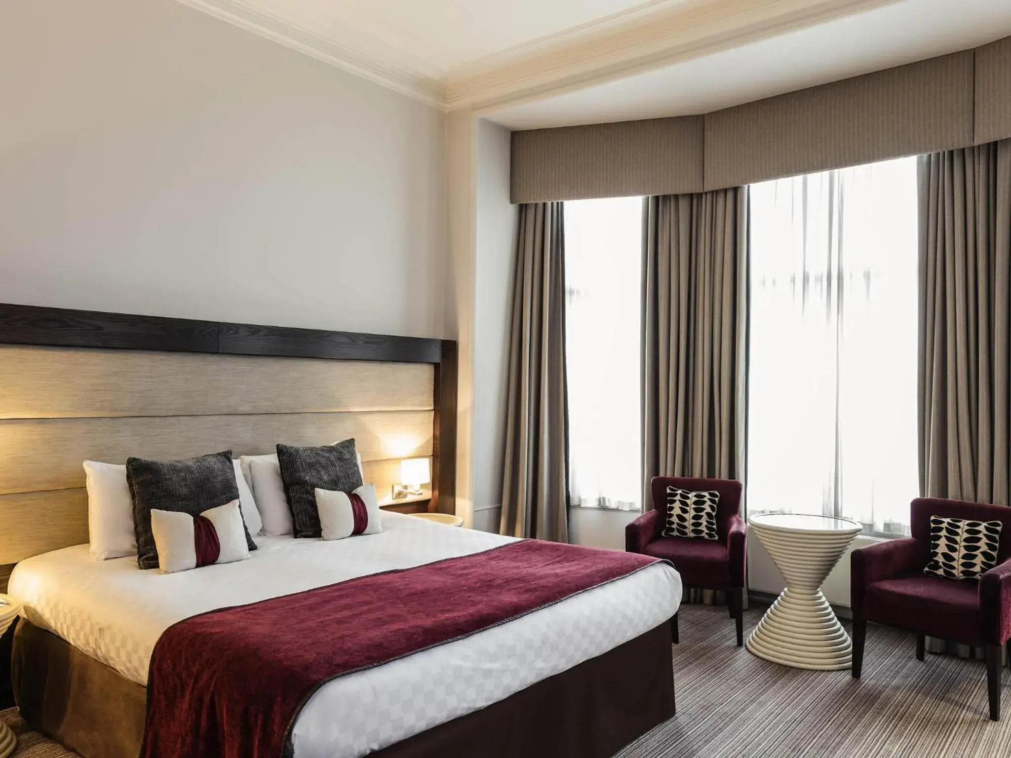 Bedroom, Bed in Mercure Aberdeen Caledonian Hotel Bedroom, Bed in Mercure Aberdeen Caledonian Hotel