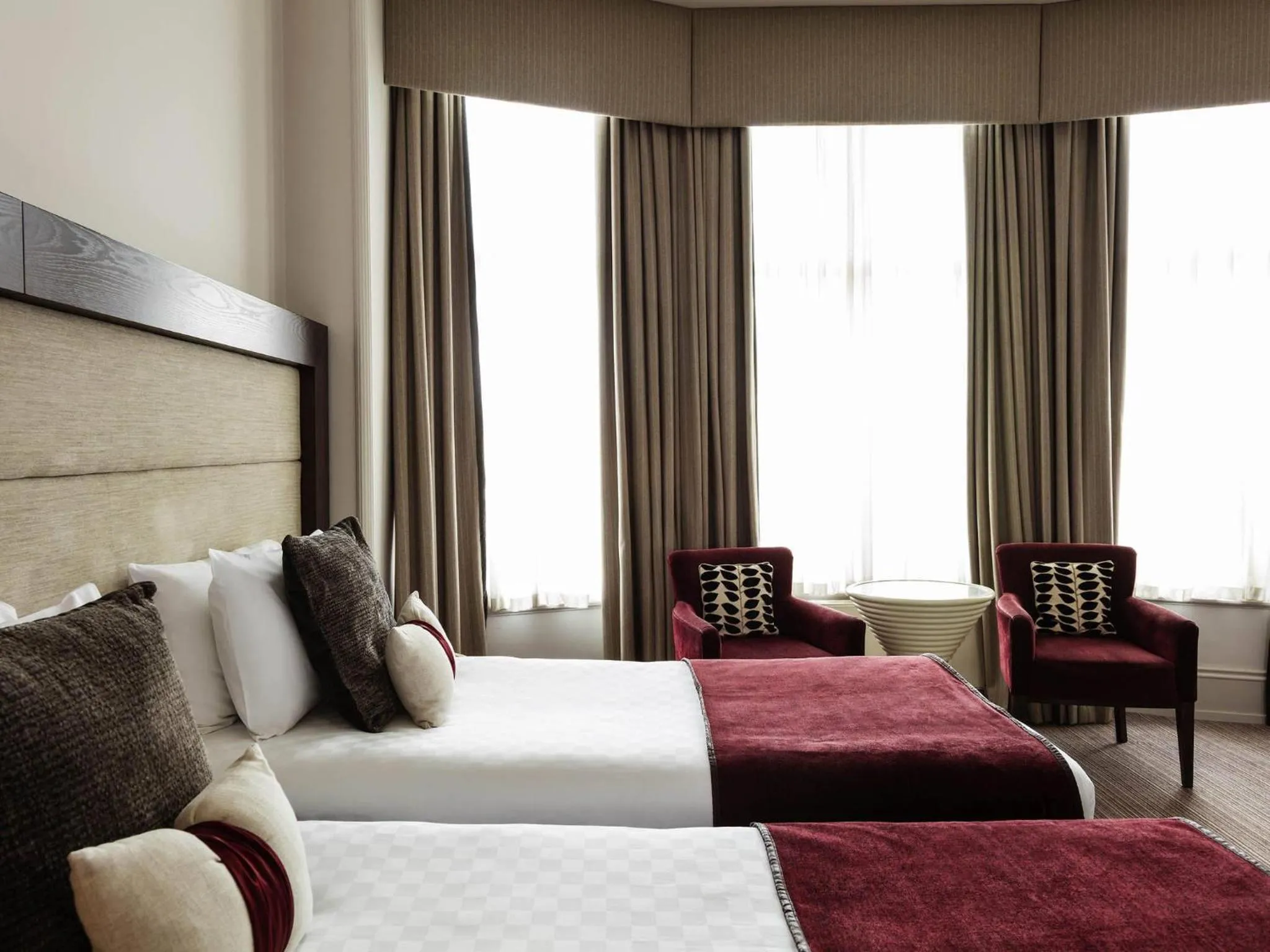 Bedroom, Bed in Mercure Aberdeen Caledonian Hotel