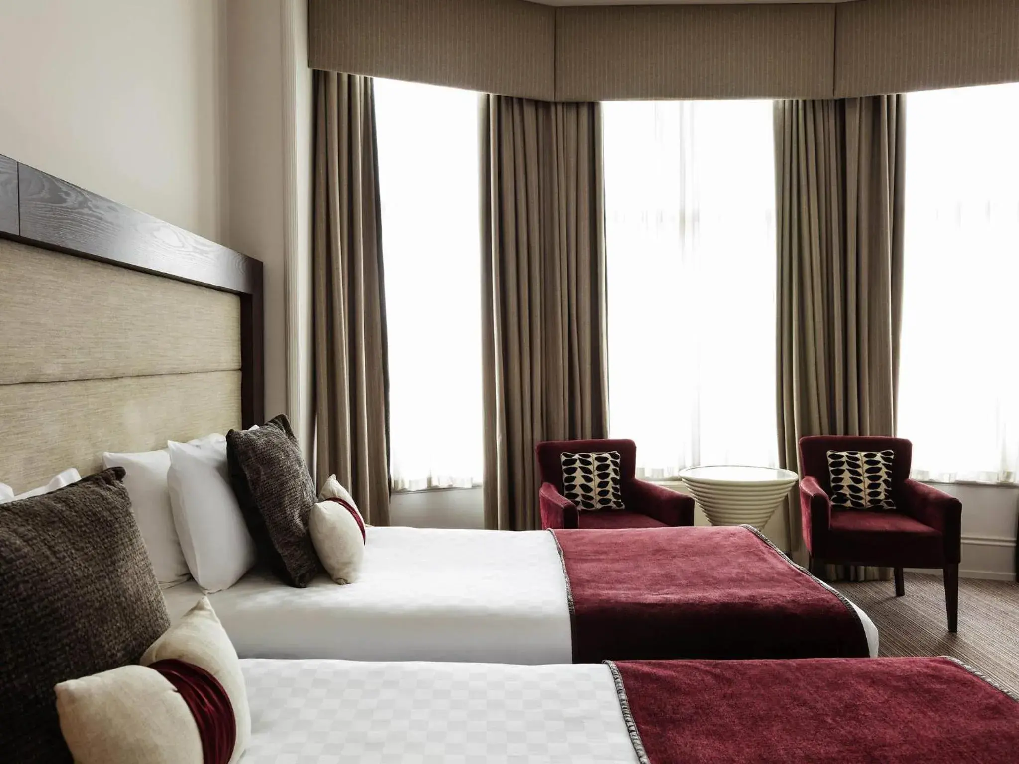 Bedroom, Bed in Mercure Aberdeen Caledonian Hotel Bedroom, Bed in Mercure Aberdeen Caledonian Hotel