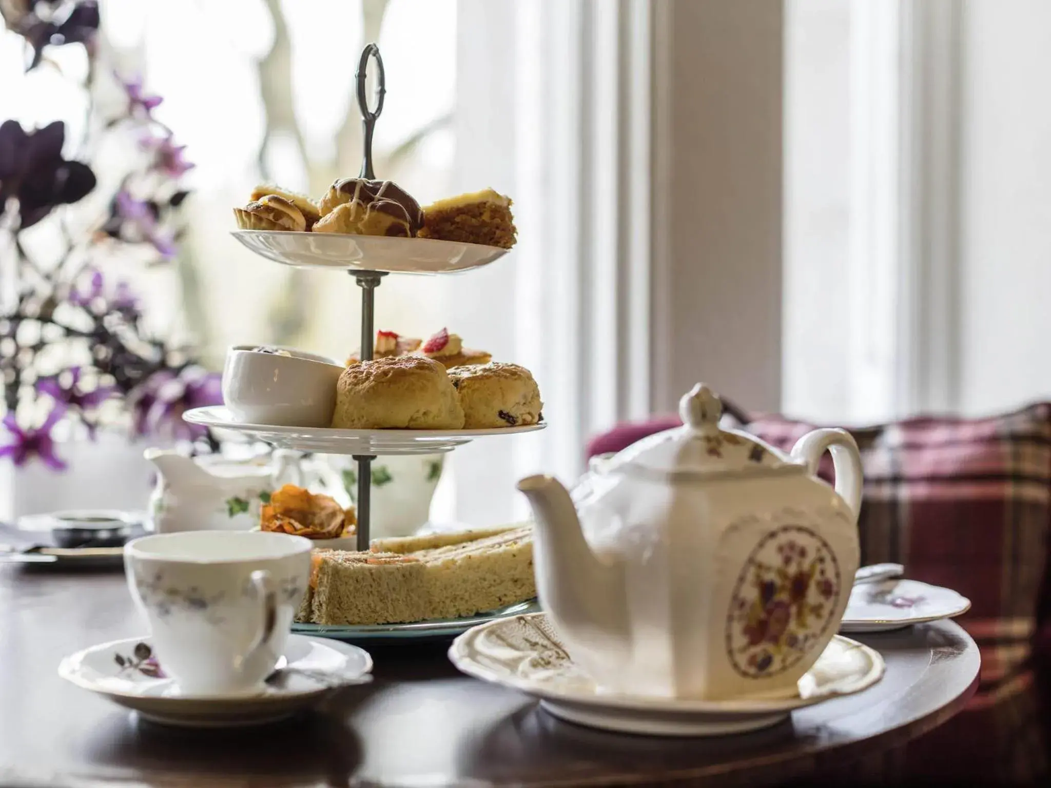 Lounge or bar in Mercure Aberdeen Caledonian Hotel Lounge or bar in Mercure Aberdeen Caledonian Hotel