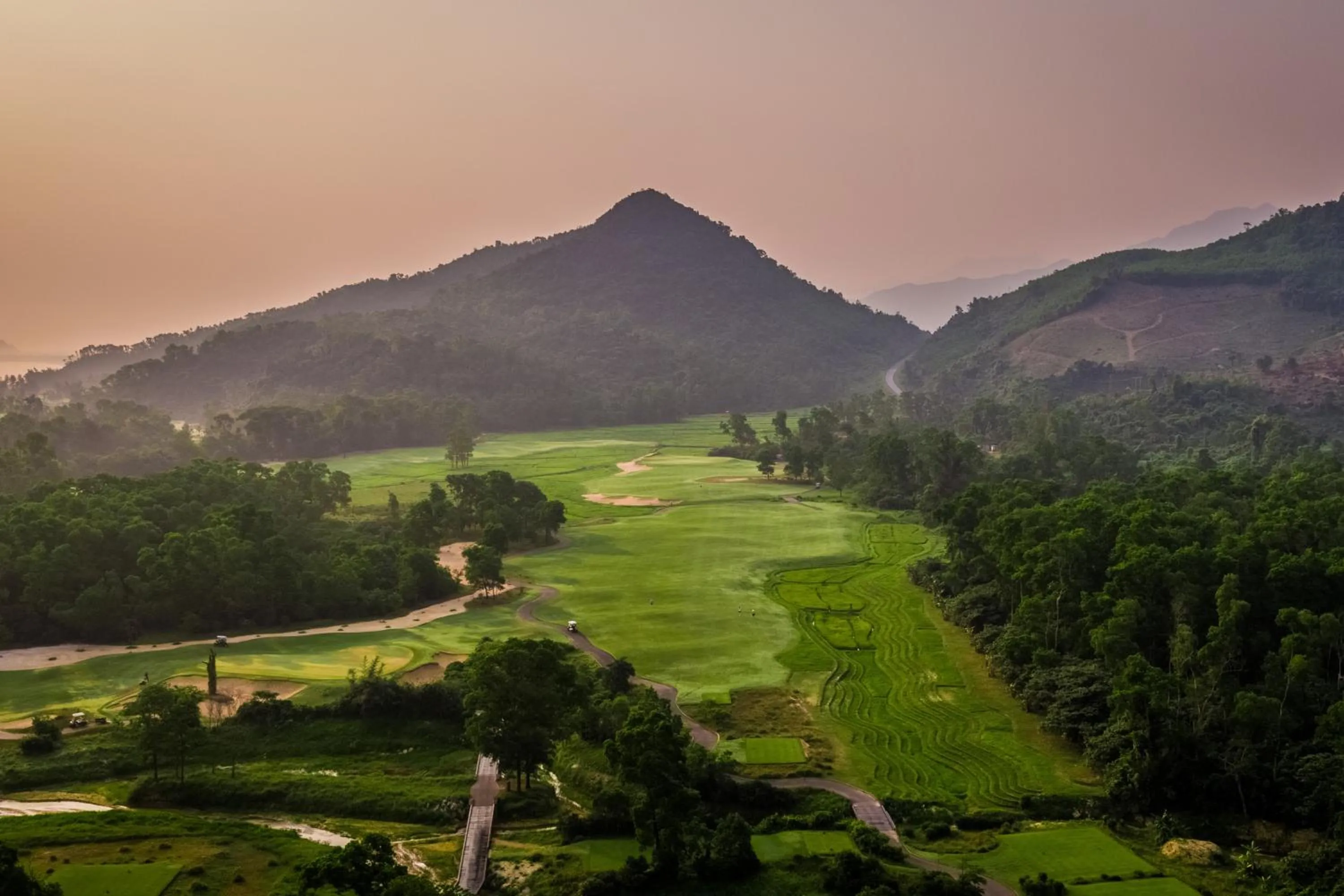 Golfcourse in Laguna Parkside Lăng Cô