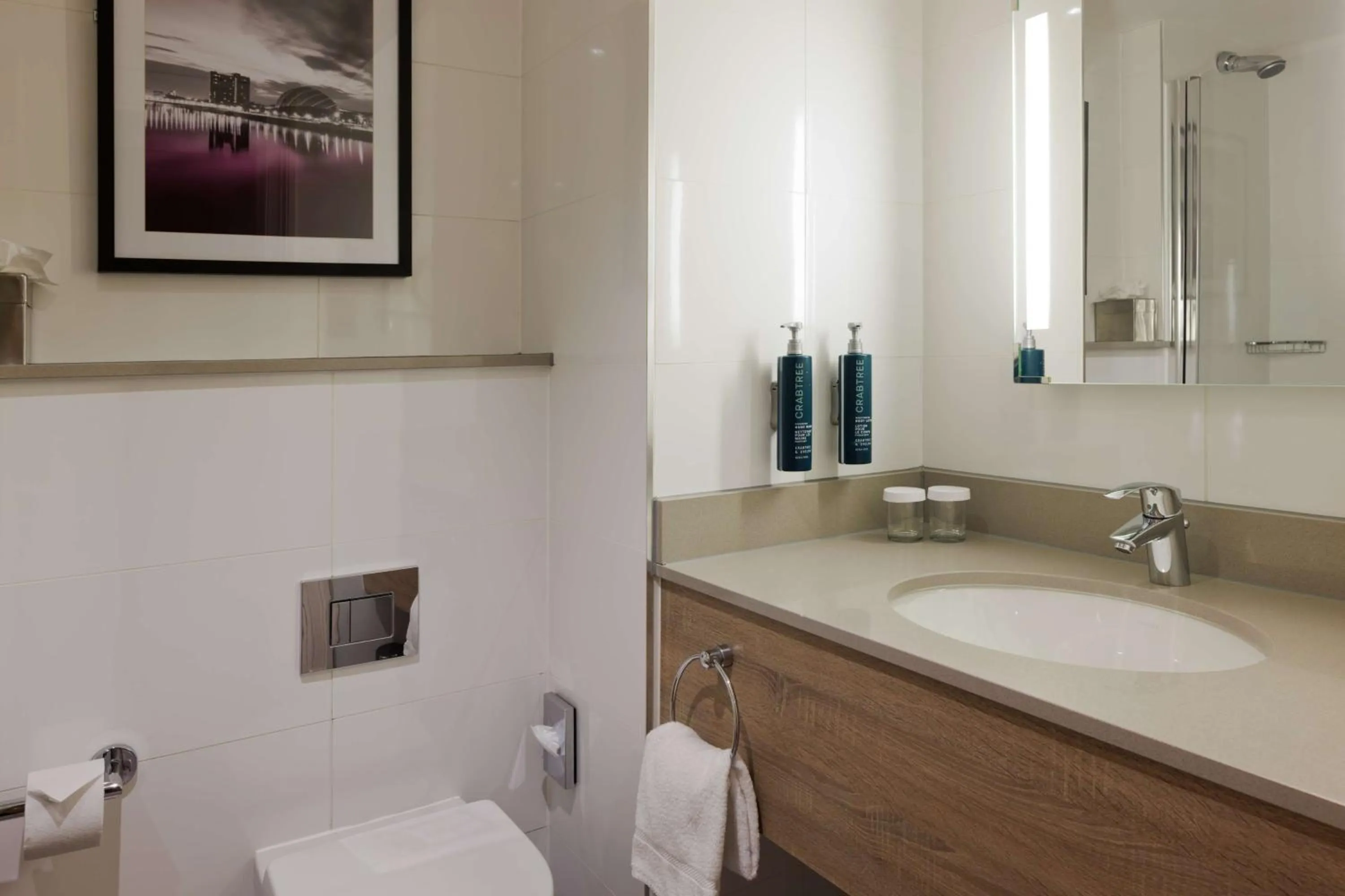 Photo of the whole room in DoubleTree by Hilton Glasgow Central