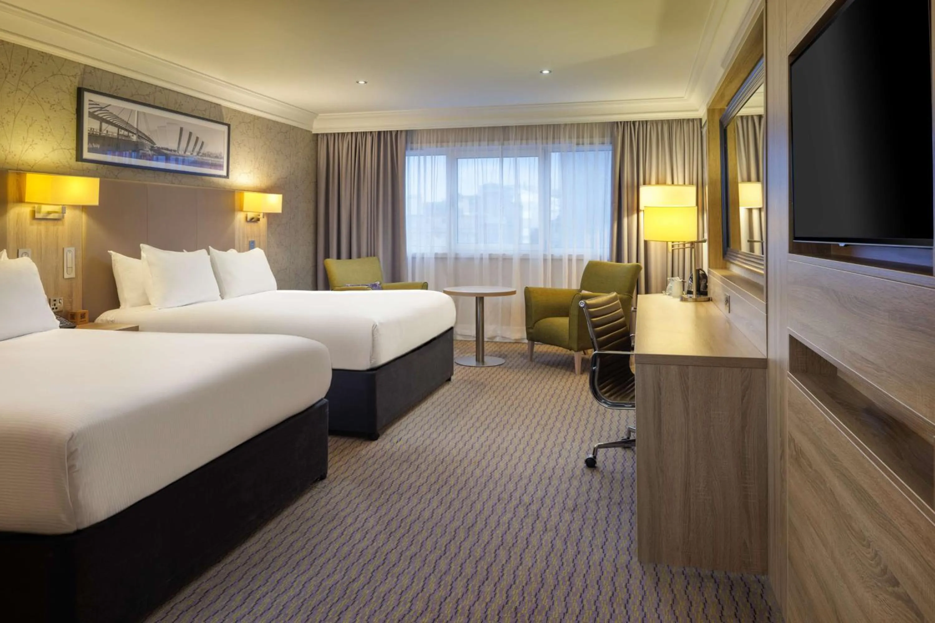 Photo of the whole room, Bed in DoubleTree by Hilton Glasgow Central