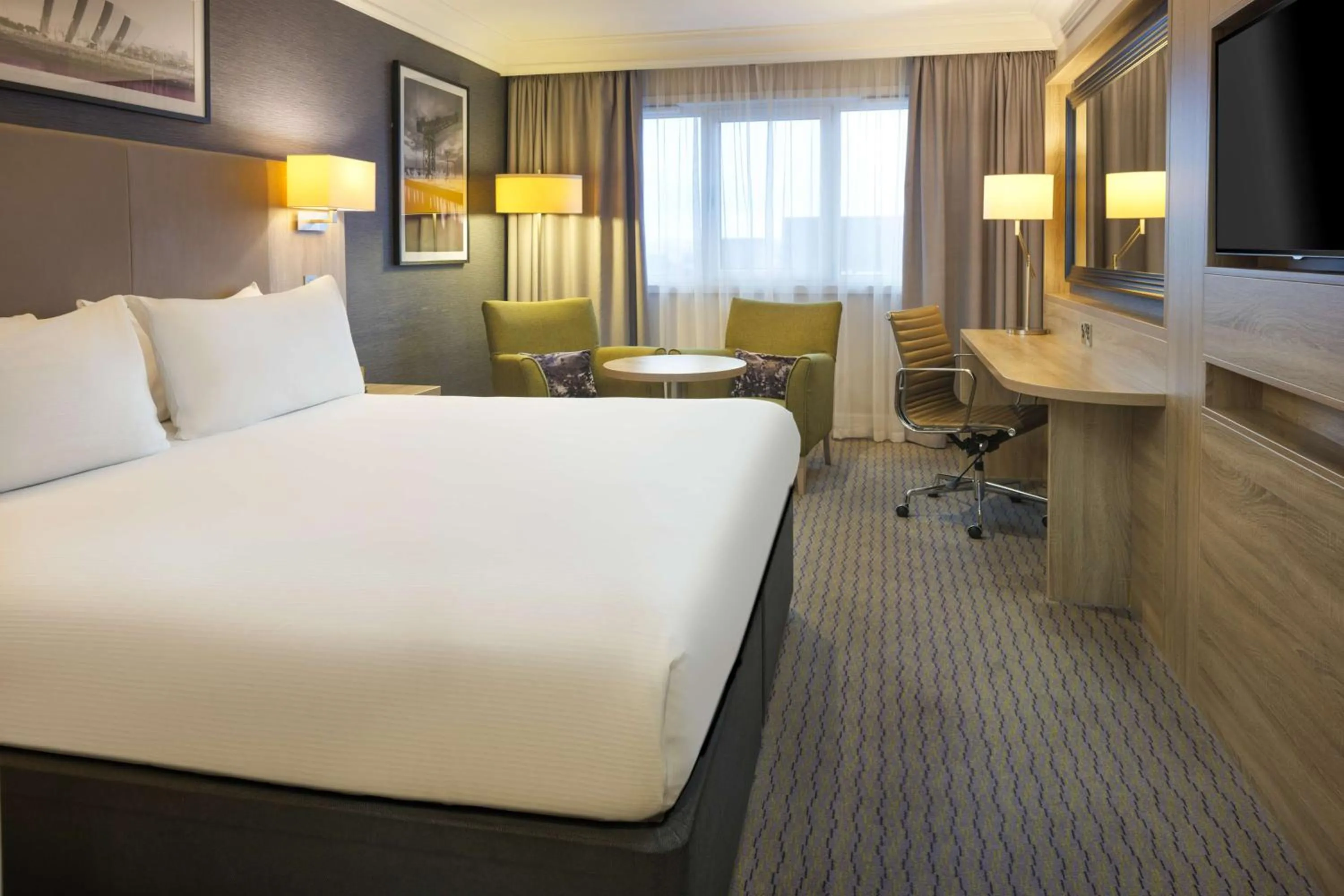 Photo of the whole room, Bed in DoubleTree by Hilton Glasgow Central