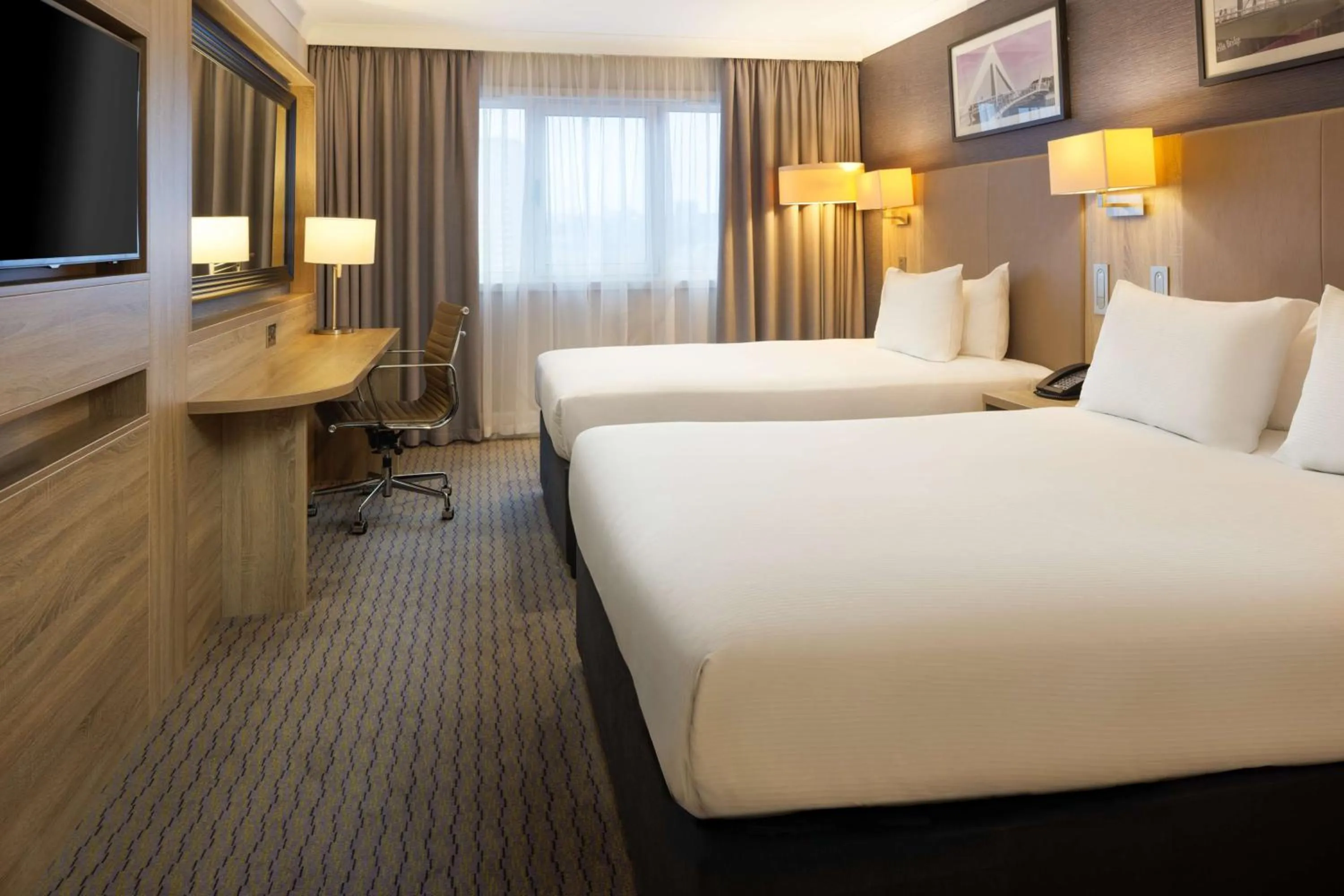 Photo of the whole room, Bed in DoubleTree by Hilton Glasgow Central