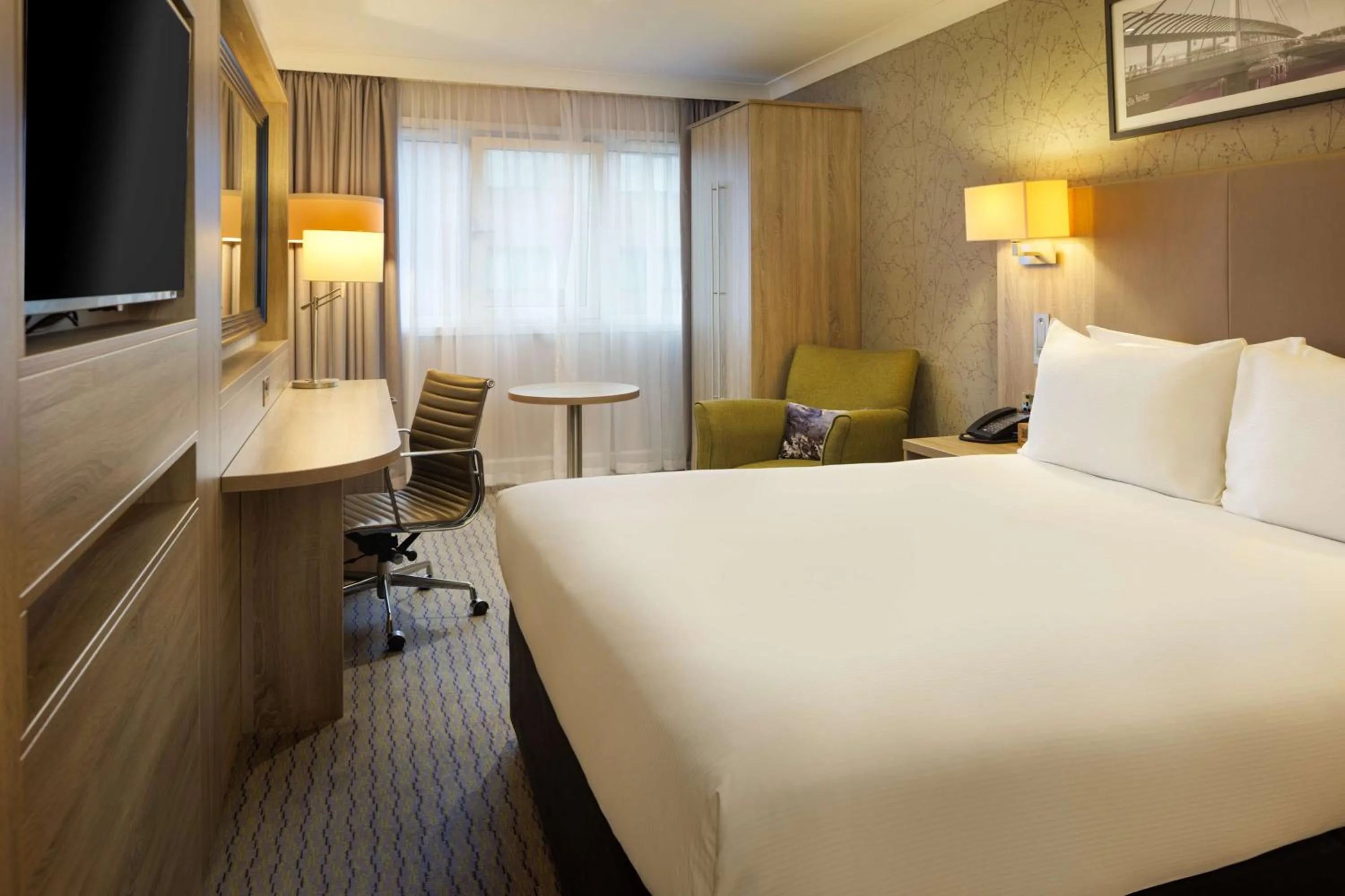 Photo of the whole room, Bed in DoubleTree by Hilton Glasgow Central
