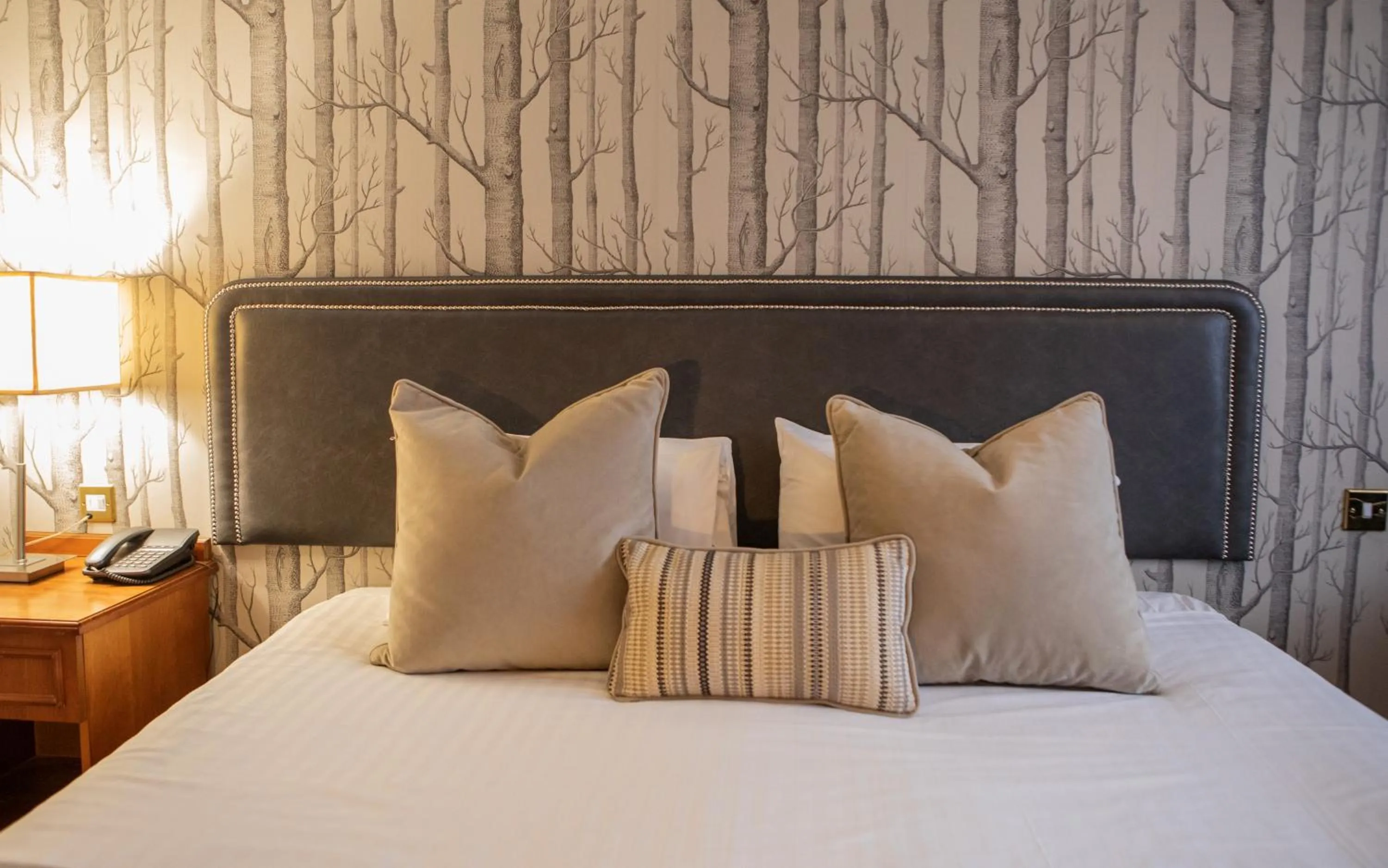 Bed in Riverside Lodge Hotel