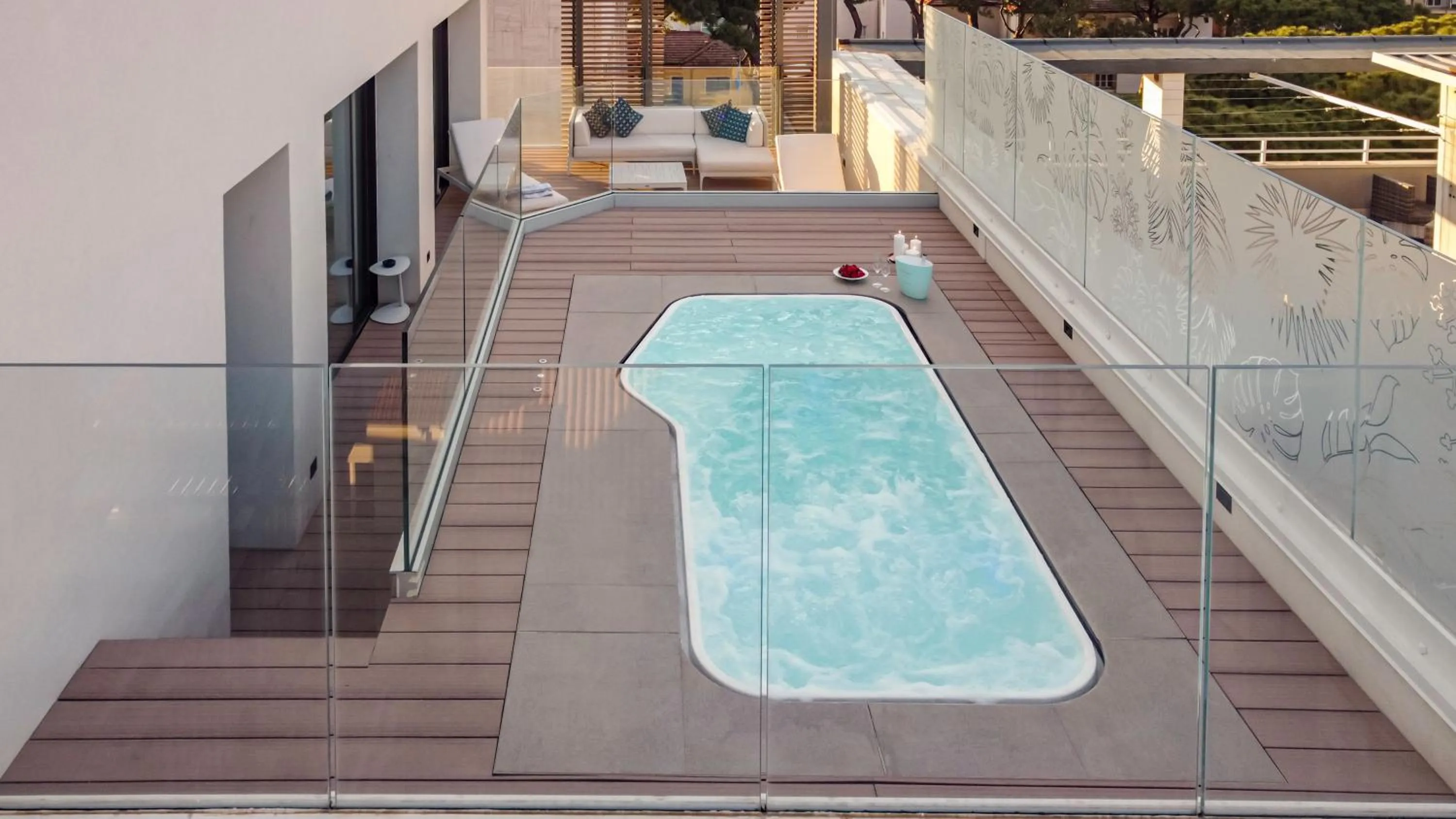 Hot Tub in Ceccarini 9 home suite home