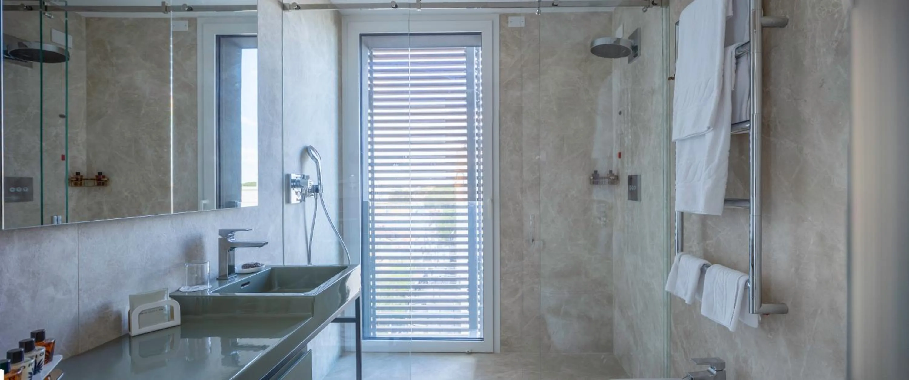 Bathroom in Ceccarini 9 home suite home