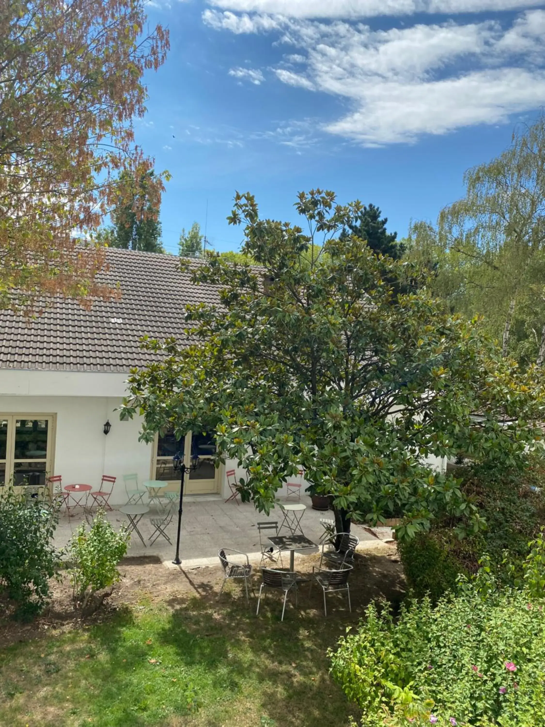 Property building in Greet Hôtel Villeneuve la Garenne - rénové Property building in Greet Hôtel Villeneuve la Garenne - rénové