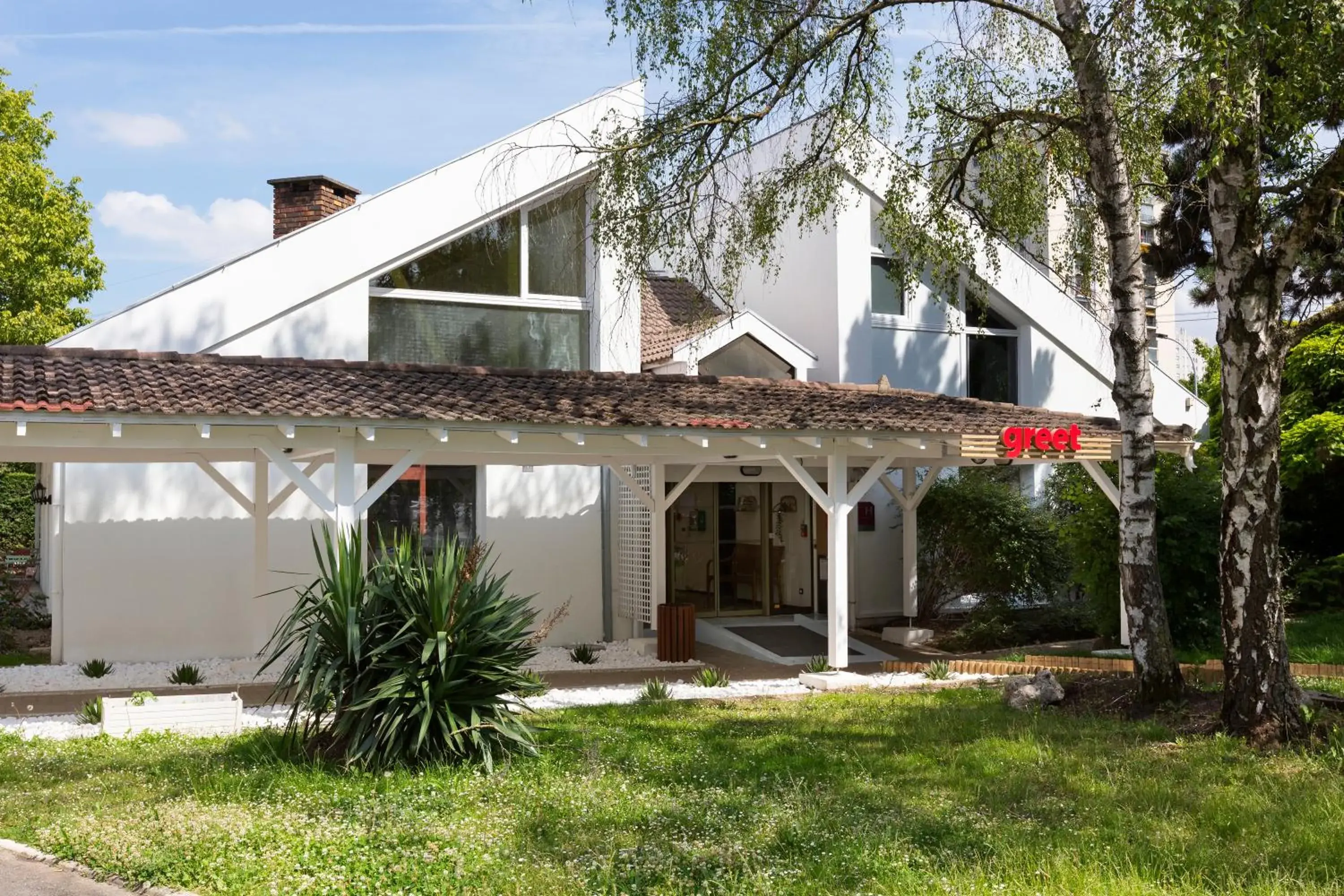 Property building in Greet Hôtel Villeneuve la Garenne - rénové Property building in Greet Hôtel Villeneuve la Garenne - rénové