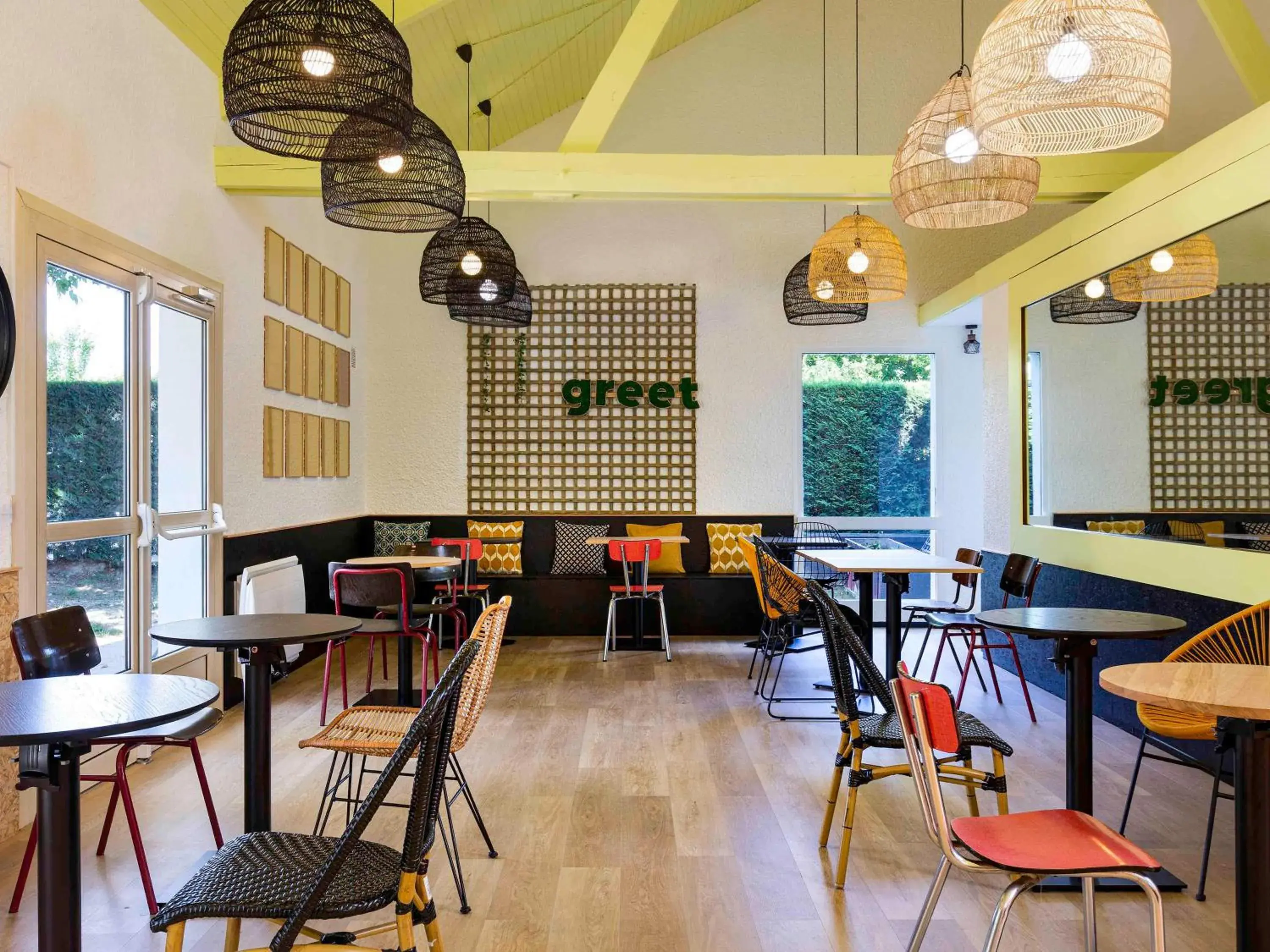 Property building in Greet Hôtel Villeneuve la Garenne - rénové Property building in Greet Hôtel Villeneuve la Garenne - rénové