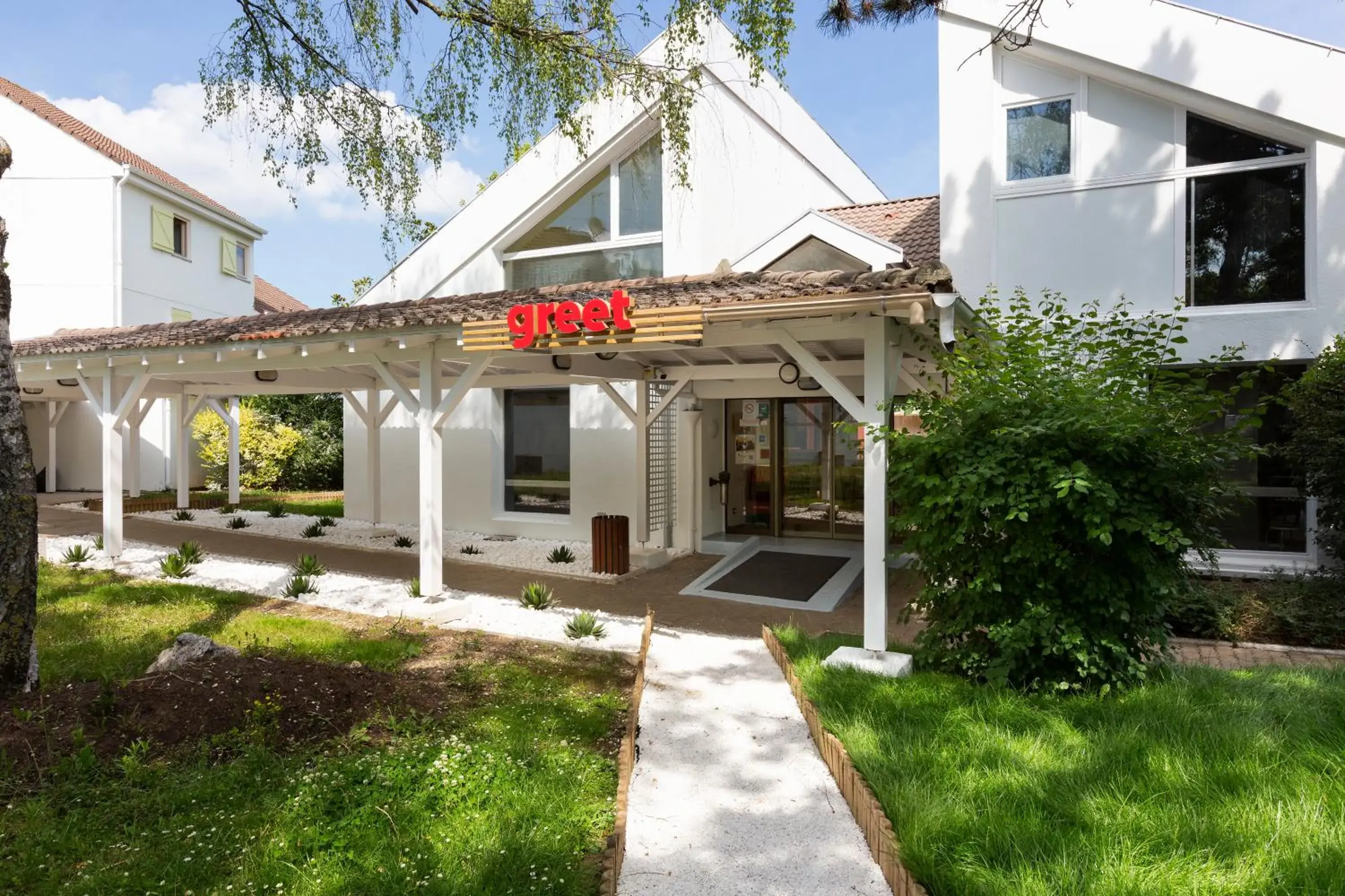 Property building in Greet Hôtel Villeneuve la Garenne - rénové Property building in Greet Hôtel Villeneuve la Garenne - rénové