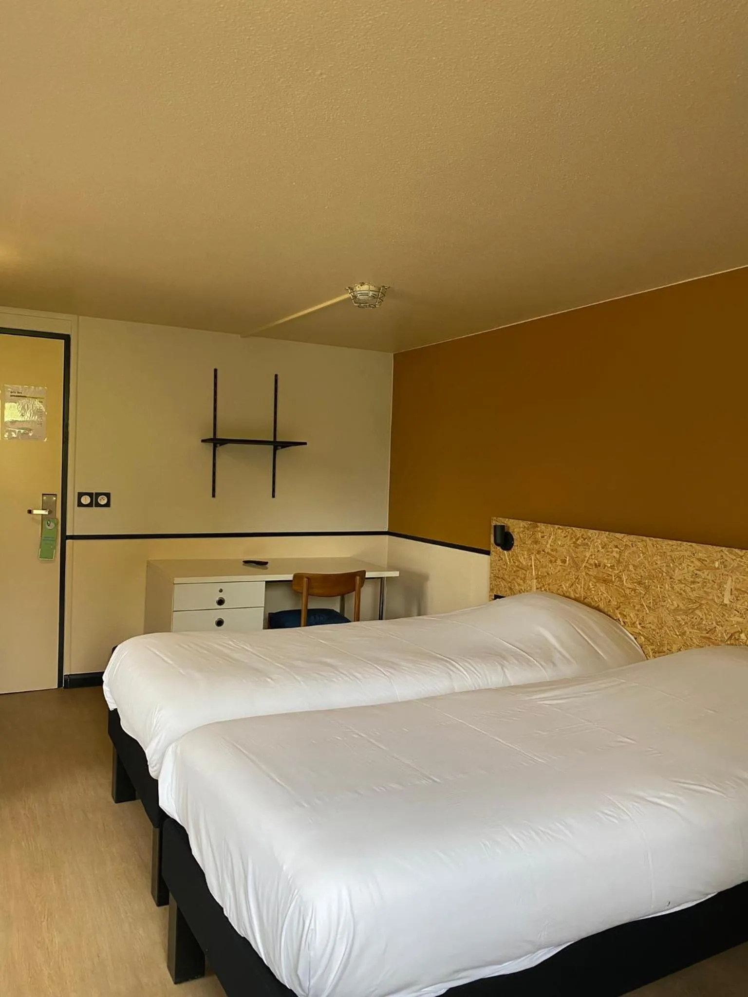 Bedroom, Bed in Greet Hôtel Villeneuve la Garenne - rénové