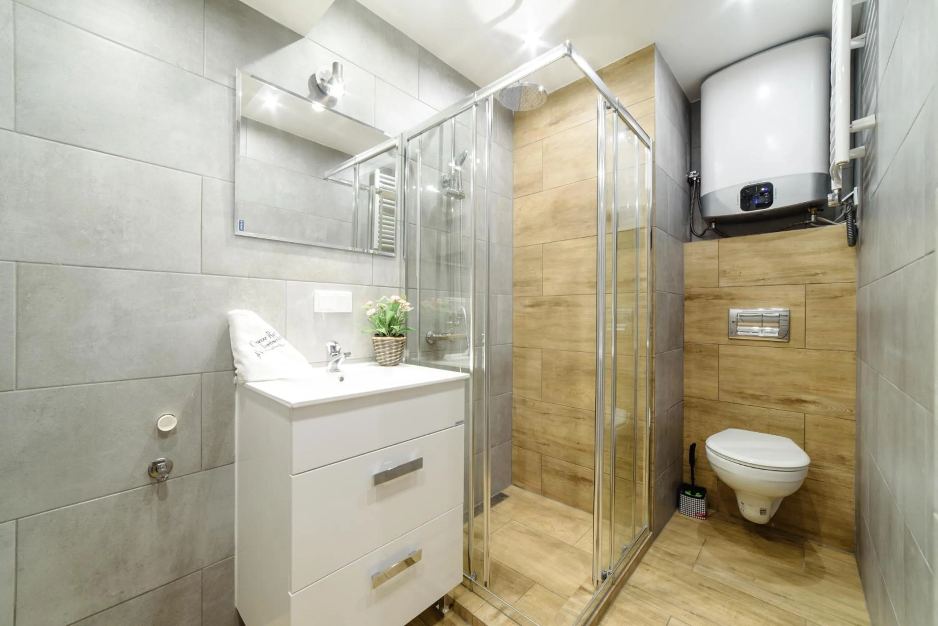 Photo of the whole room in 2 Nights Apartments - great location, right next to Main Rail and Bus Station, 10 min to Main Square by foot