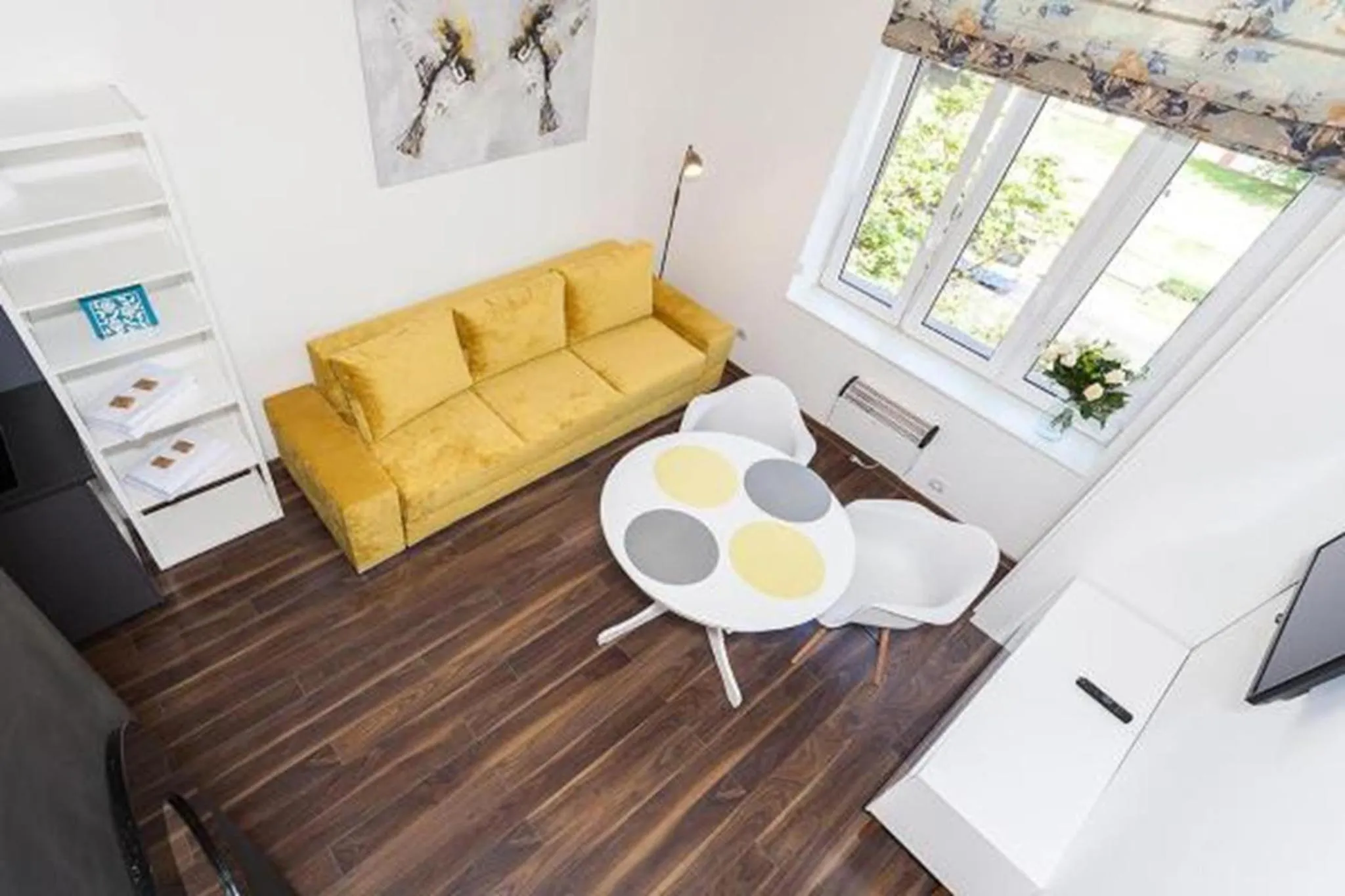 TV and multimedia in 2 Nights Apartments - great location, right next to Main Rail and Bus Station, 10 min to Main Square by foot