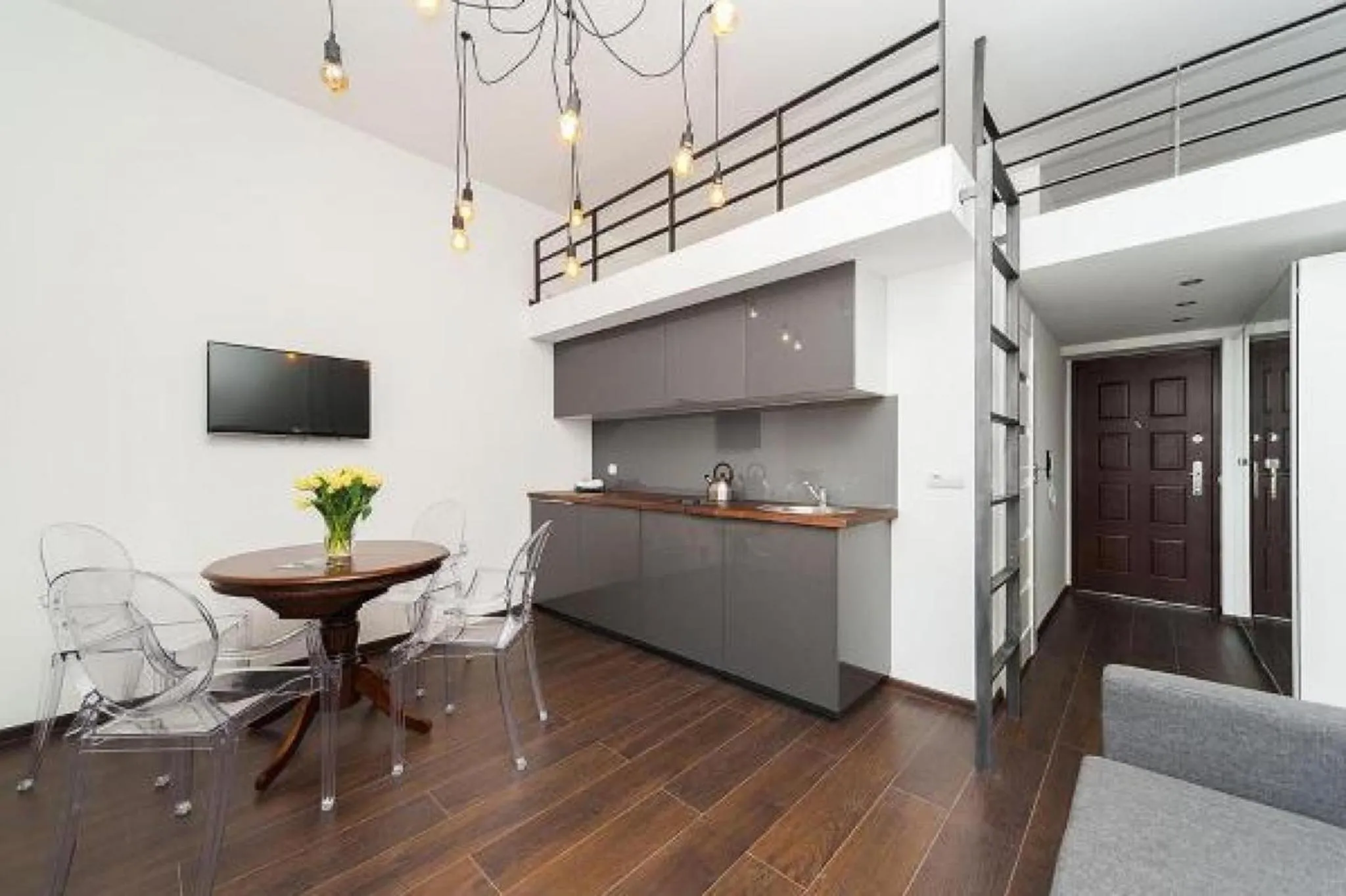 TV and multimedia in 2 Nights Apartments - great location, right next to Main Rail and Bus Station, 10 min to Main Square by foot