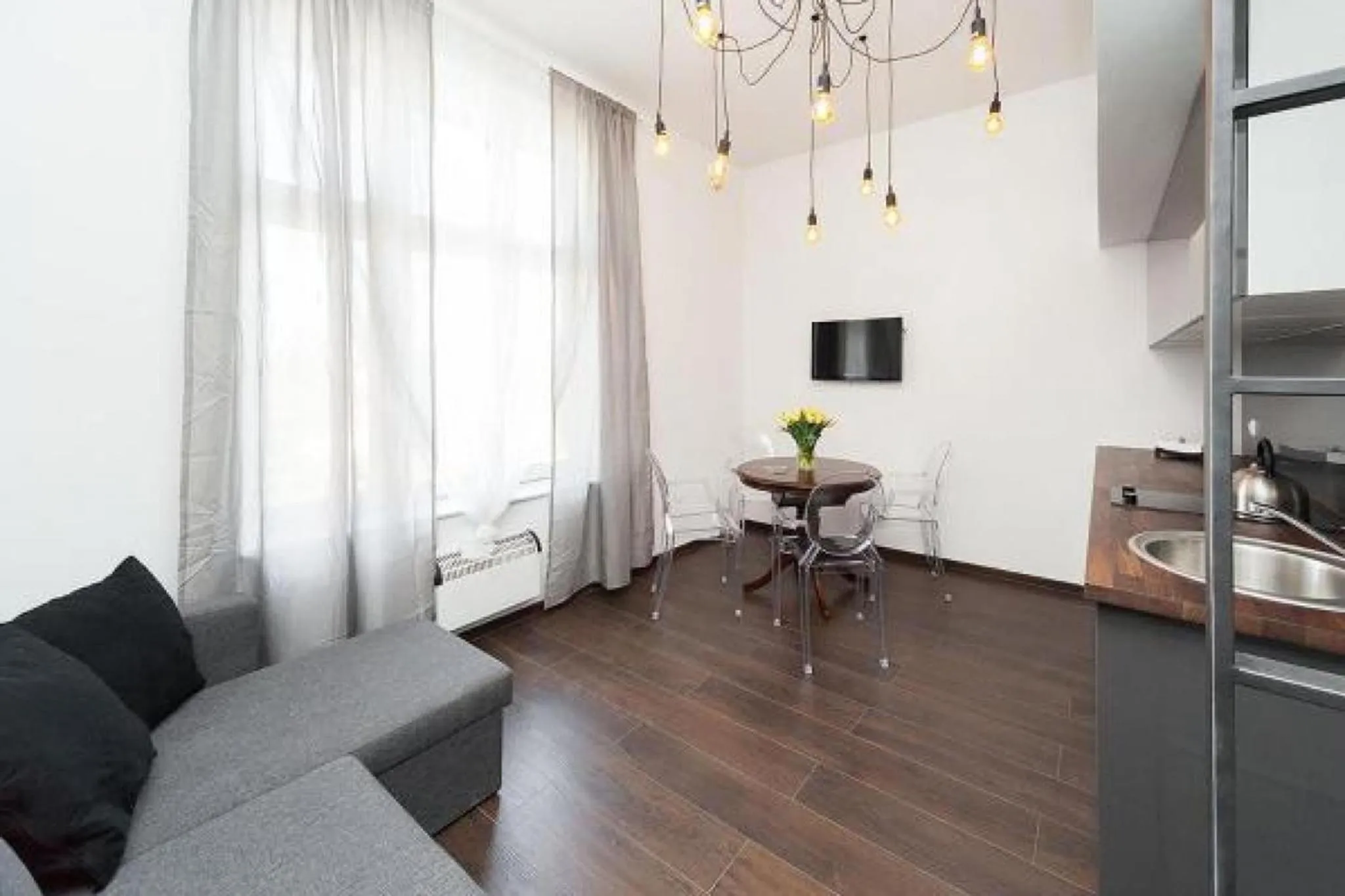 TV and multimedia in 2 Nights Apartments - great location, right next to Main Rail and Bus Station, 10 min to Main Square by foot