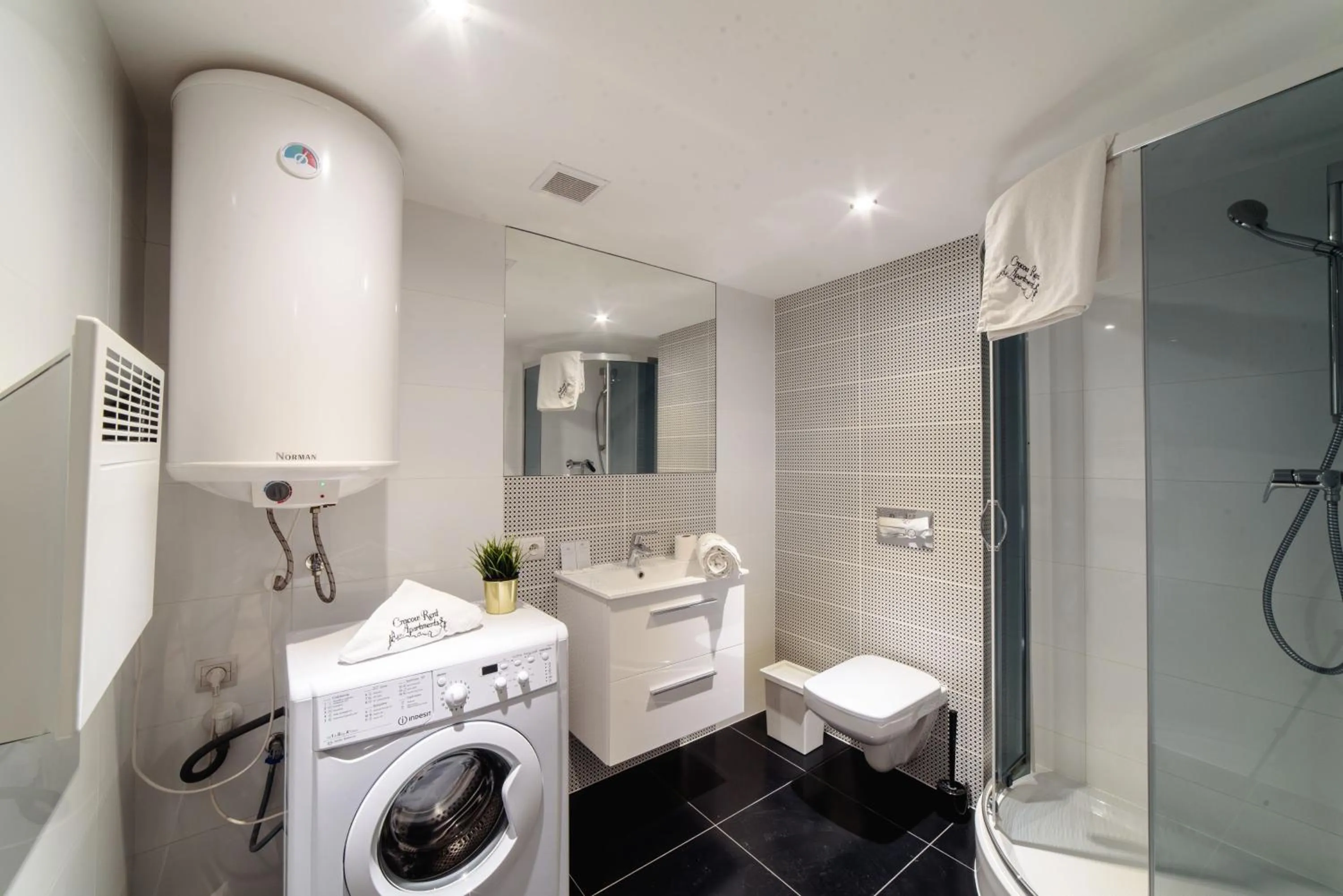 Photo of the whole room in 2 Nights Apartments - great location, right next to Main Rail and Bus Station, 10 min to Main Square by foot