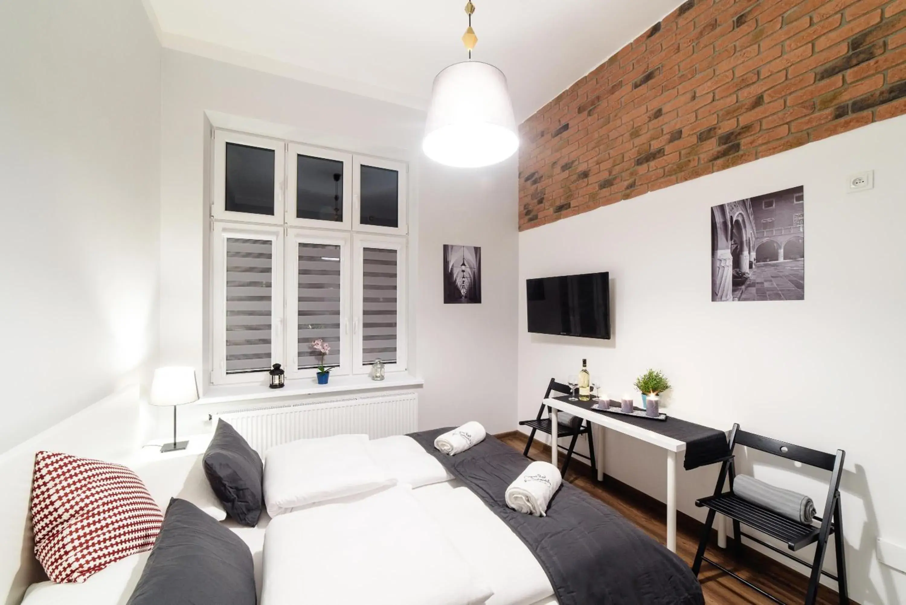 Superior Apartment in 2 Nights Apartments - great location, right next to Main Rail and Bus Station, 10 min to Main Square by foot Superior Apartment in 2 Nights Apartments - great location, right next to Main Rail and Bus Station, 10 min to Main Square by foot