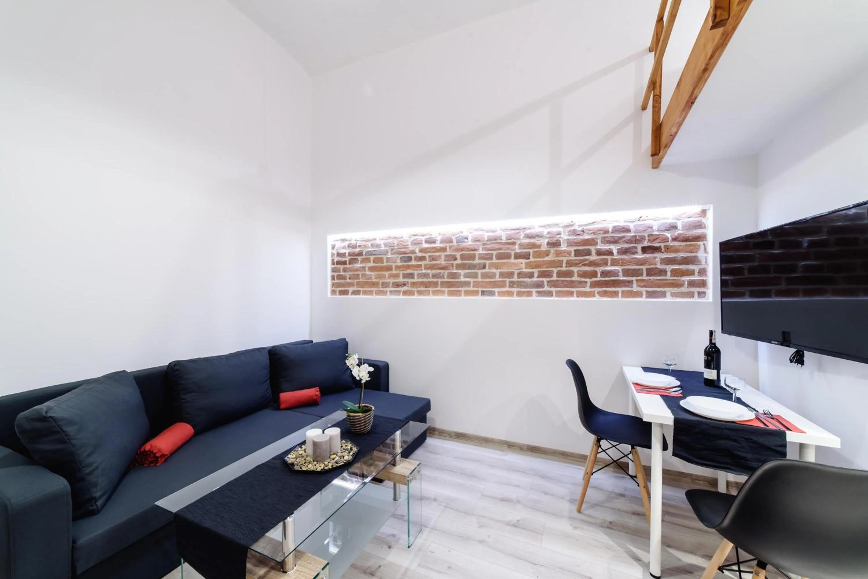 Photo of the whole room in 2 Nights Apartments - great location, right next to Main Rail and Bus Station, 10 min to Main Square by foot