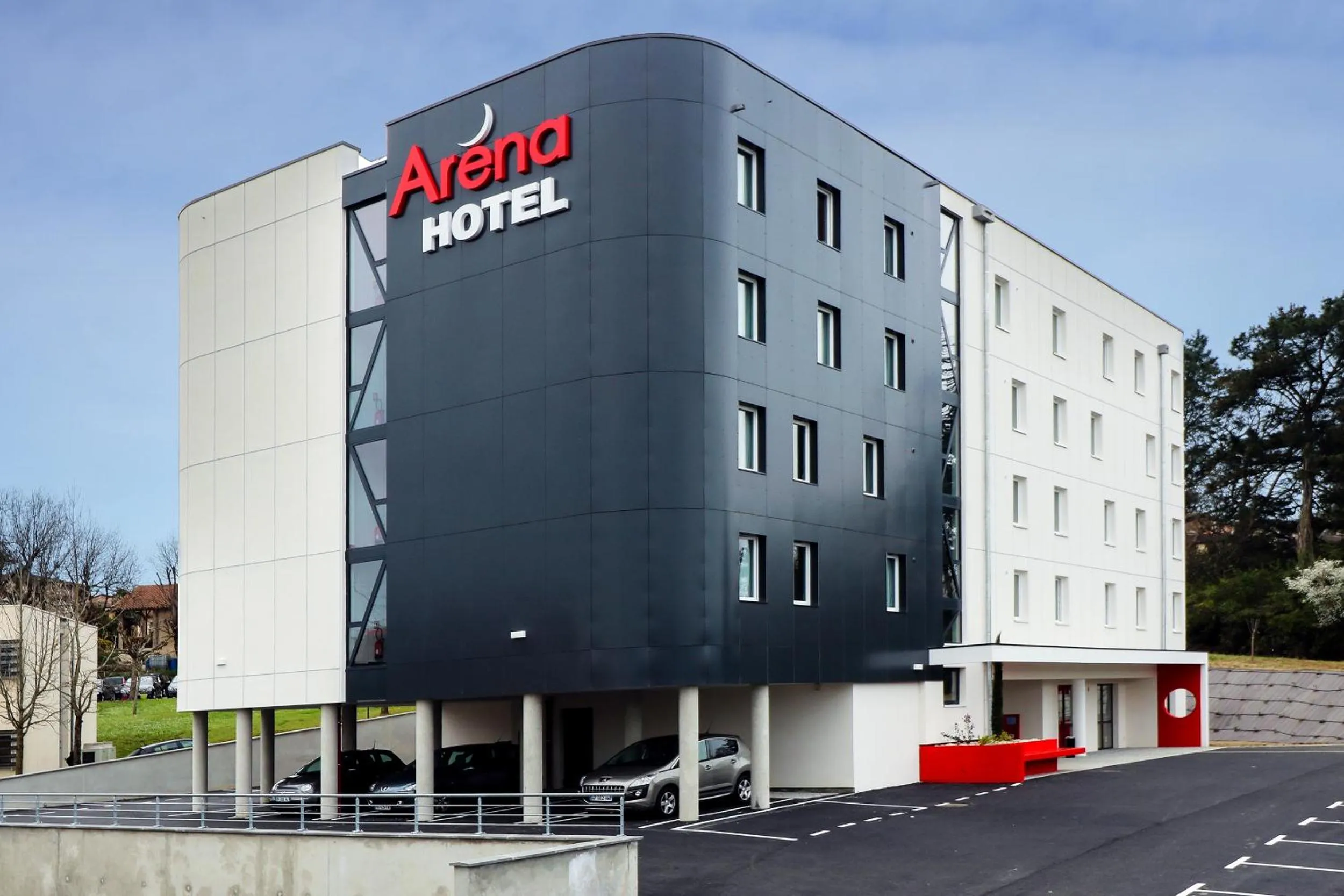 Facade/entrance in Hotel Arena Toulouse