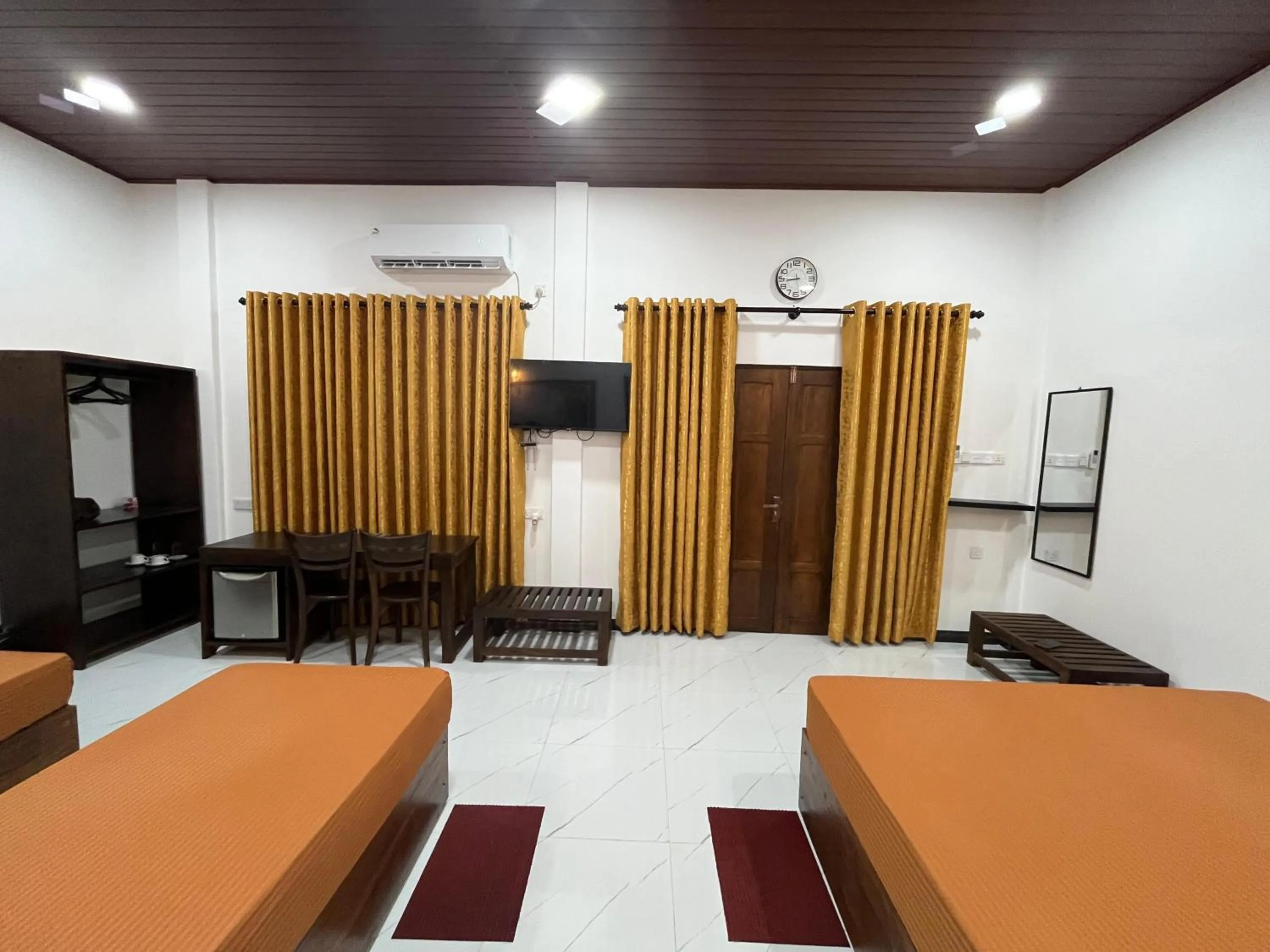 Double Room with Extra Bed - single occupancy in Hotel Gala Addara